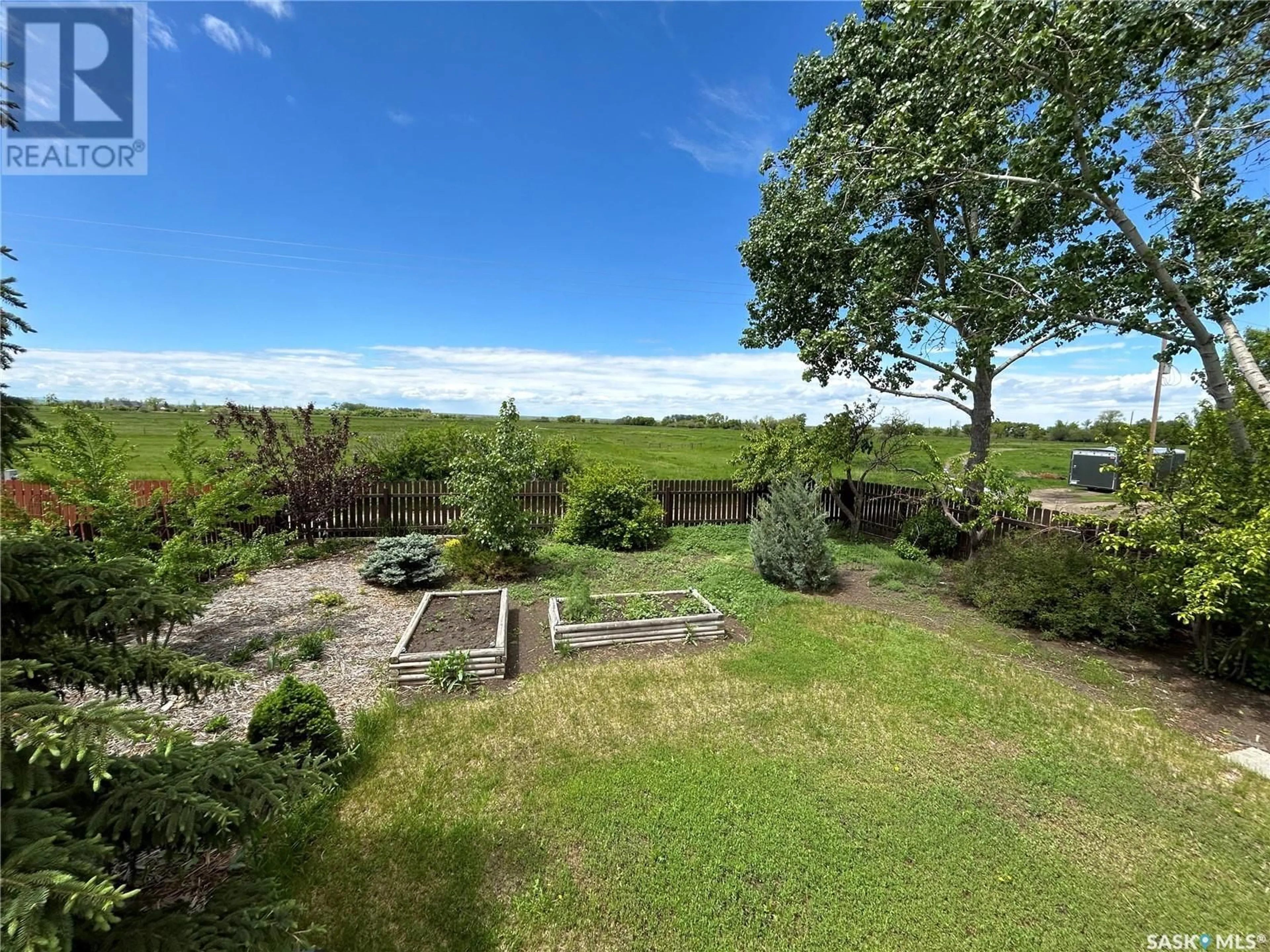 A pic from outside/outdoor area/front of a property/back of a property/a pic from drone, water/lake/river/ocean view for 52 HARRIGAN CRESCENT, Maple Creek Saskatchewan S0N1N0