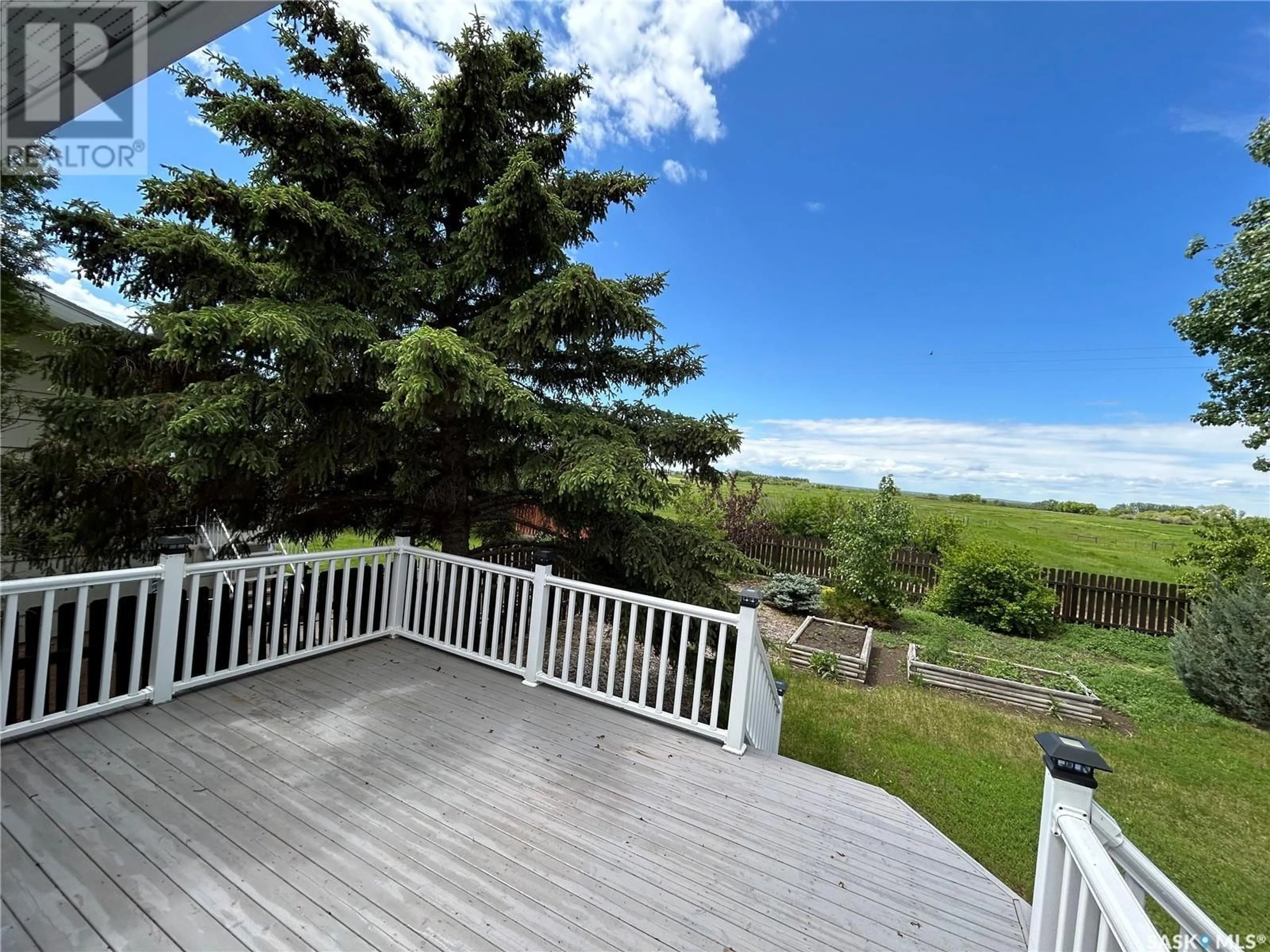 A pic from outside/outdoor area/front of a property/back of a property/a pic from drone, water/lake/river/ocean view for 52 HARRIGAN CRESCENT, Maple Creek Saskatchewan S0N1N0