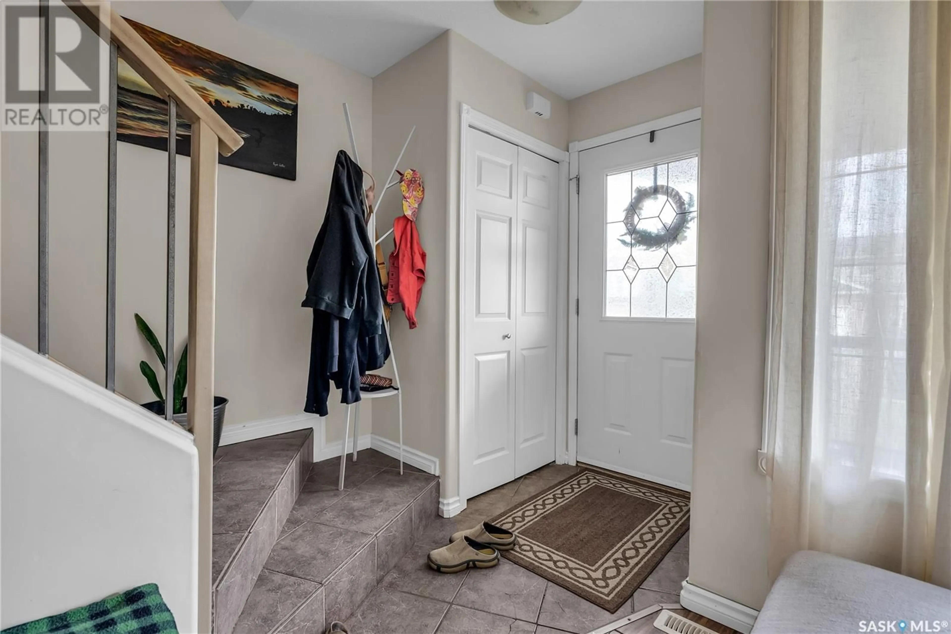Indoor entryway for 114 MEADOWLARK PARK, Warman Saskatchewan S0K0A1