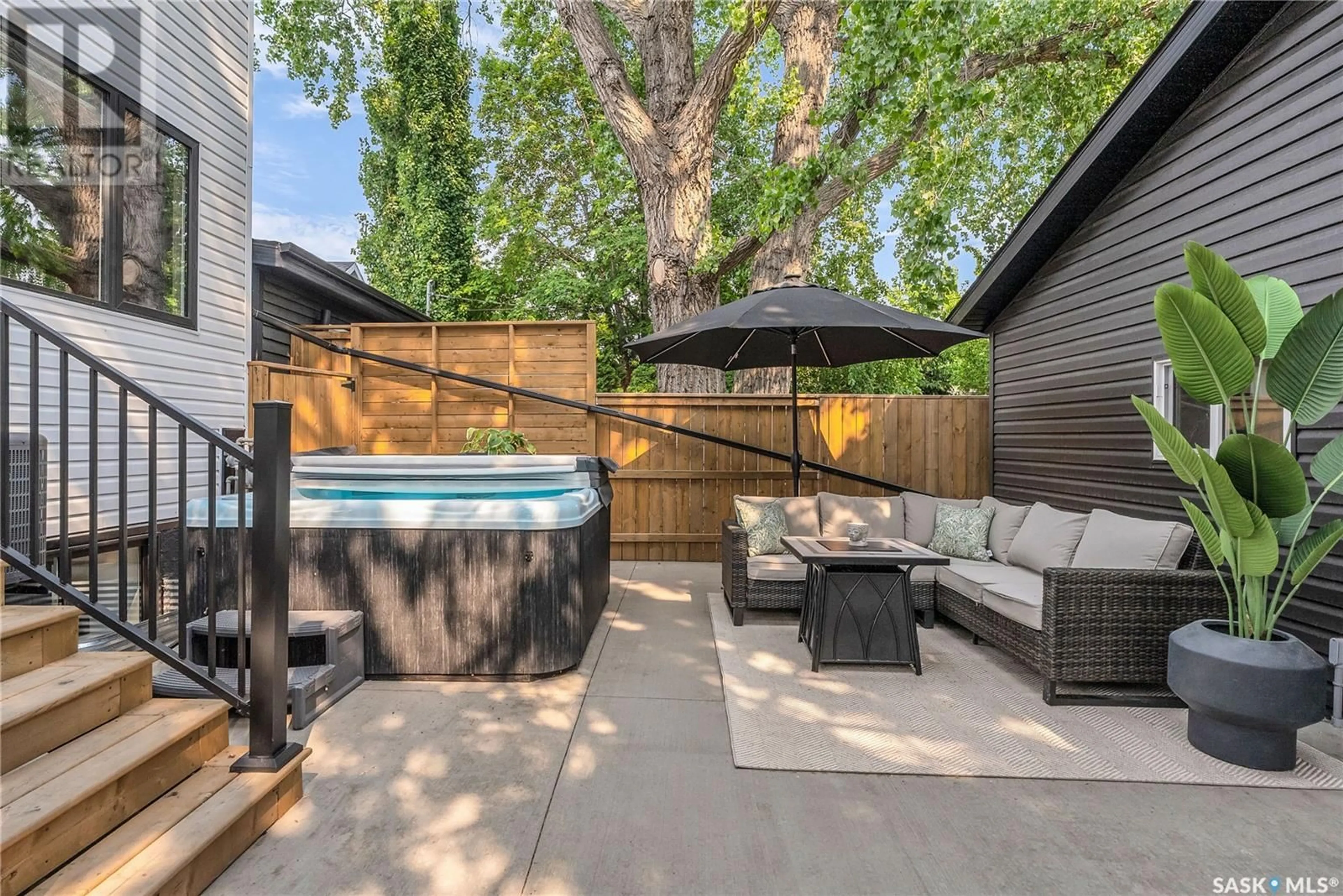 Patio, street for 1106 2ND STREET, Saskatoon Saskatchewan S7H1R5