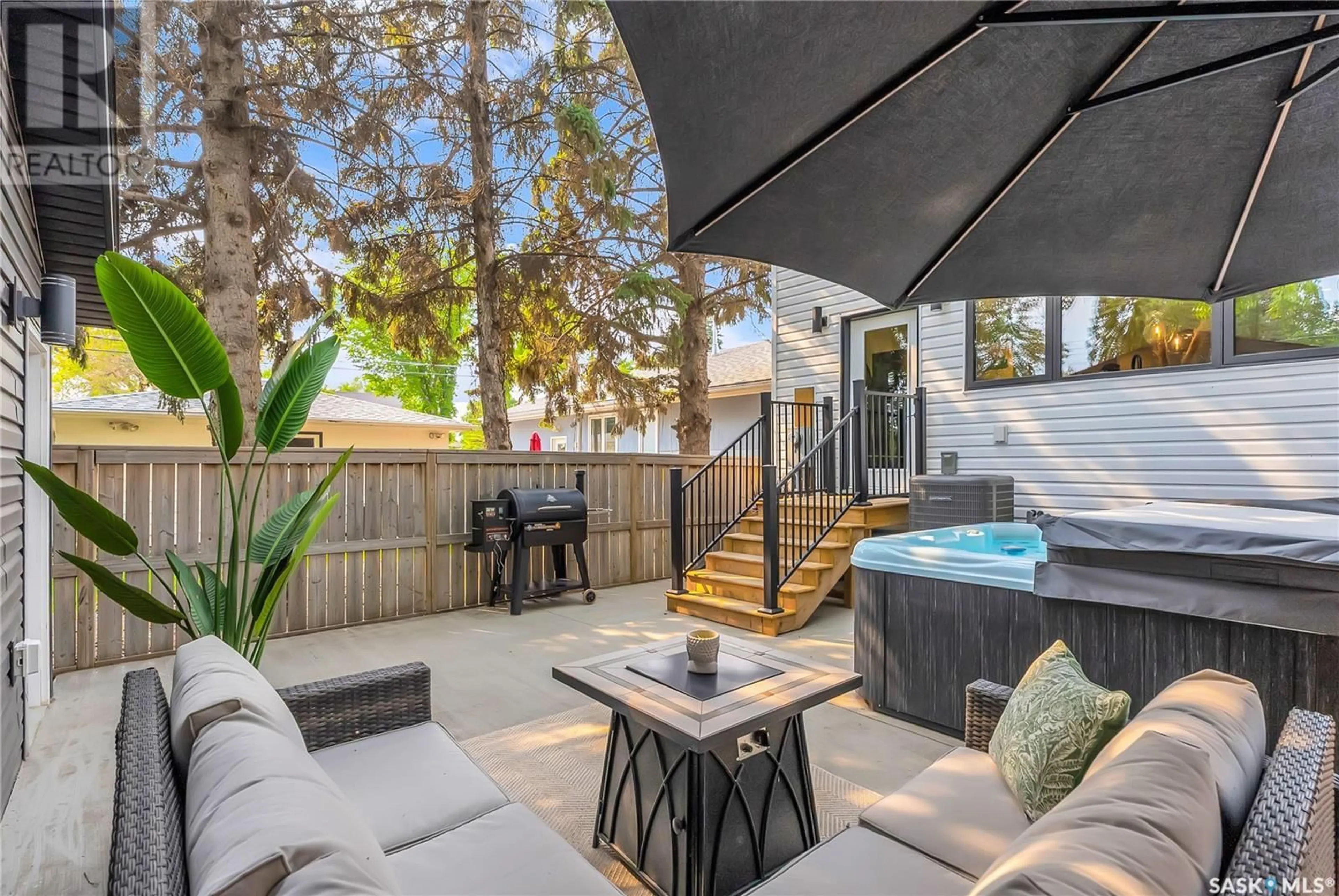 Patio, street for 1106 2ND STREET, Saskatoon Saskatchewan S7H1R5