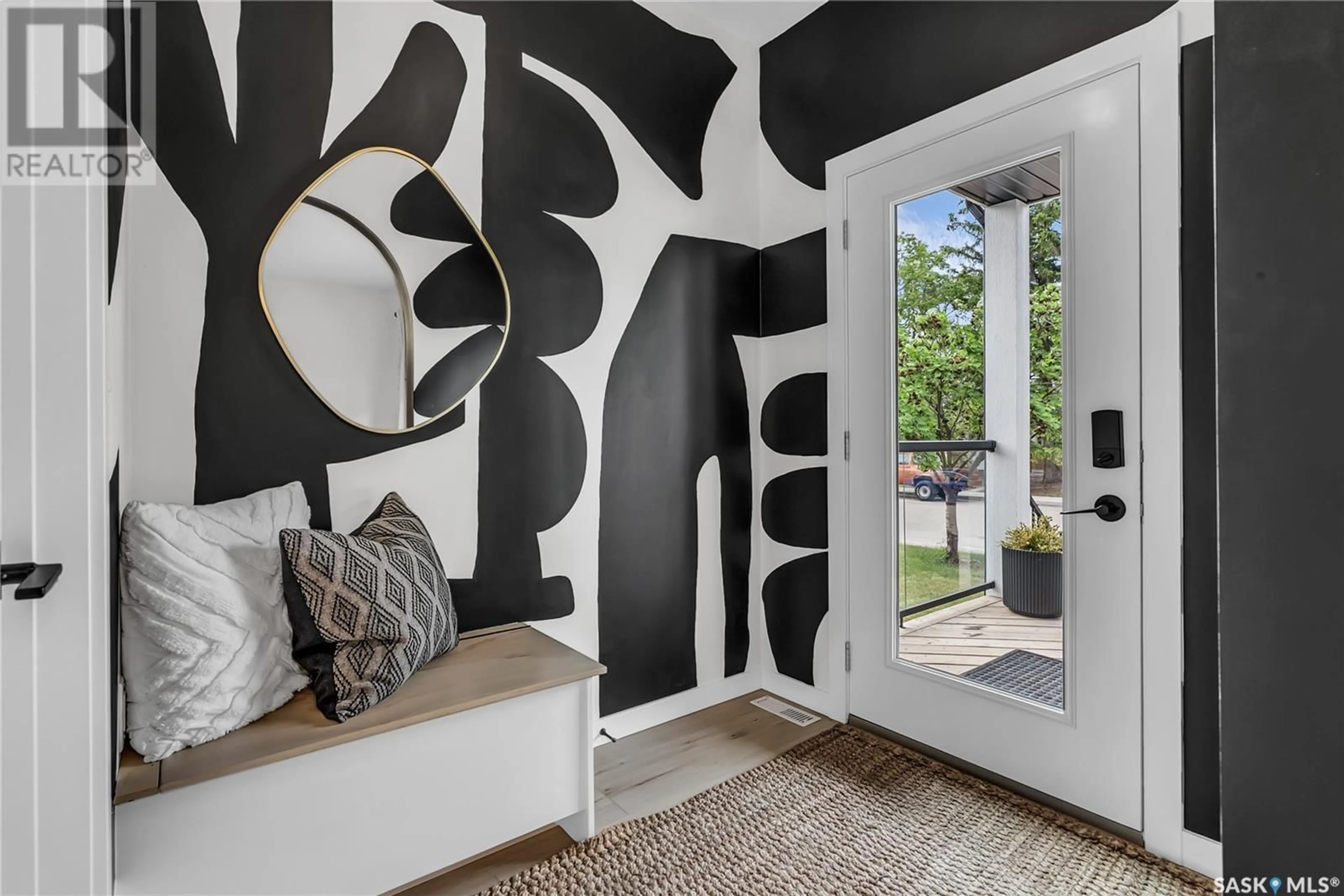 Indoor entryway for 1106 2ND STREET, Saskatoon Saskatchewan S7H1R5