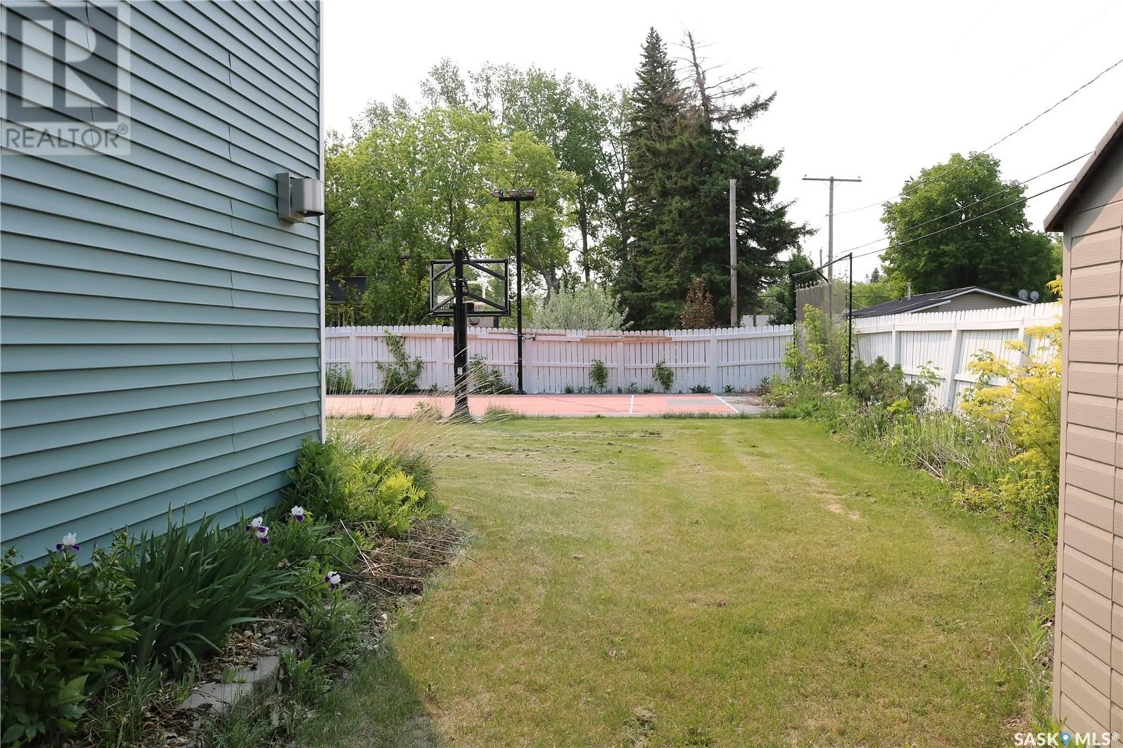 Patio, street for 1307 WINDOVER AVENUE, Moosomin Saskatchewan S0G3N0