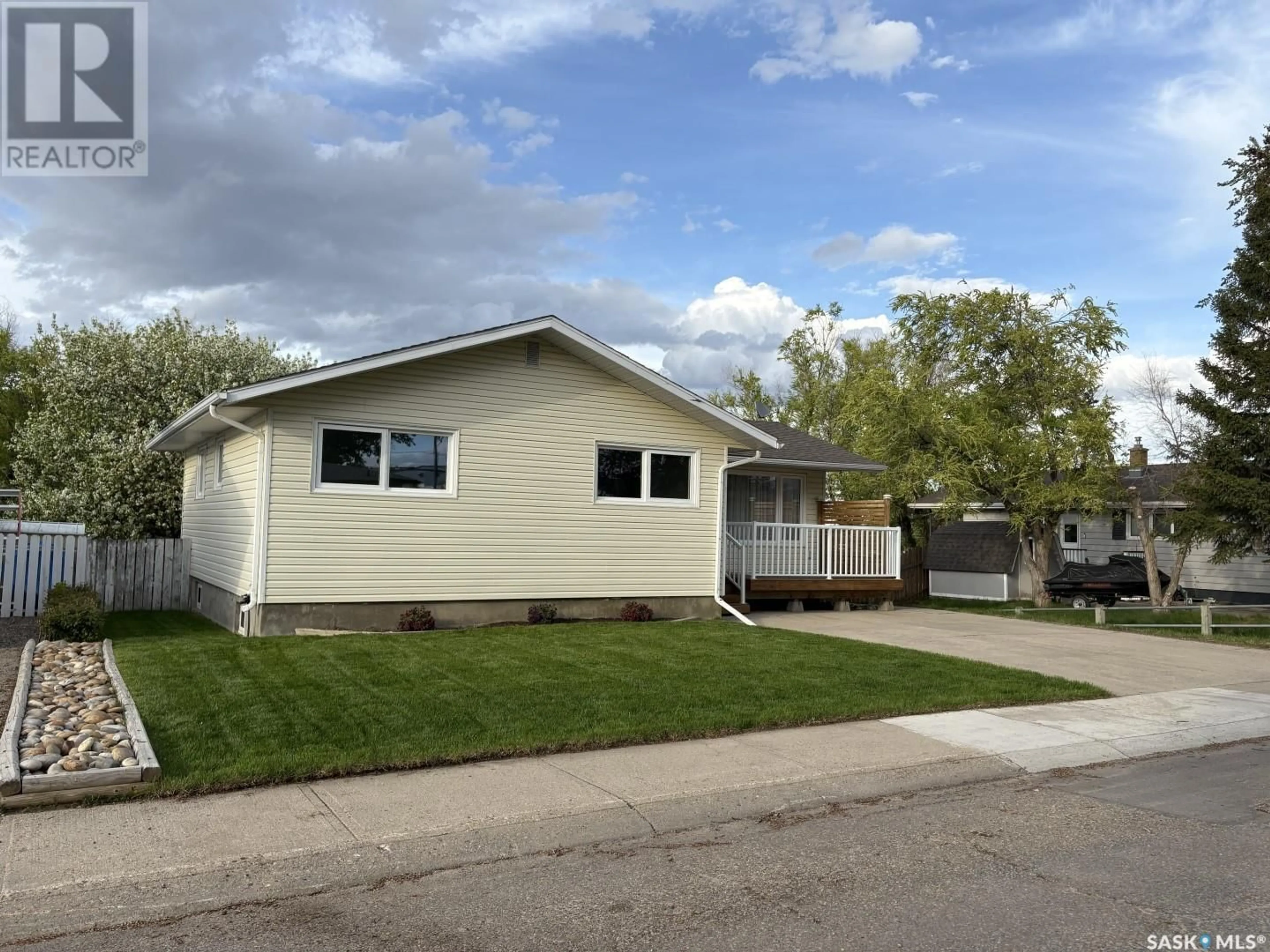 Home with vinyl exterior material, street for 201 CONLIN DRIVE, Swift Current Saskatchewan S9H3A9