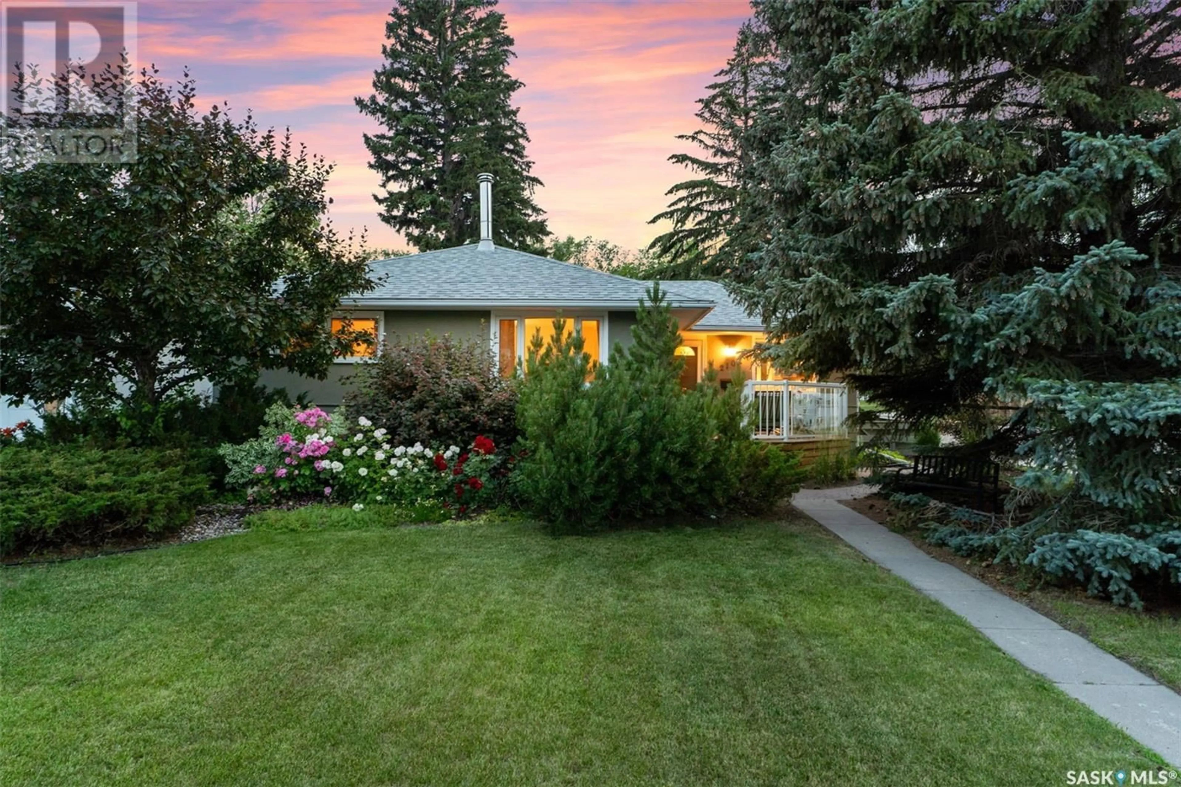A pic from outside/outdoor area/front of a property/back of a property/a pic from drone, street for 2102 HAULTAIN AVENUE, Saskatoon Saskatchewan S7J1P6