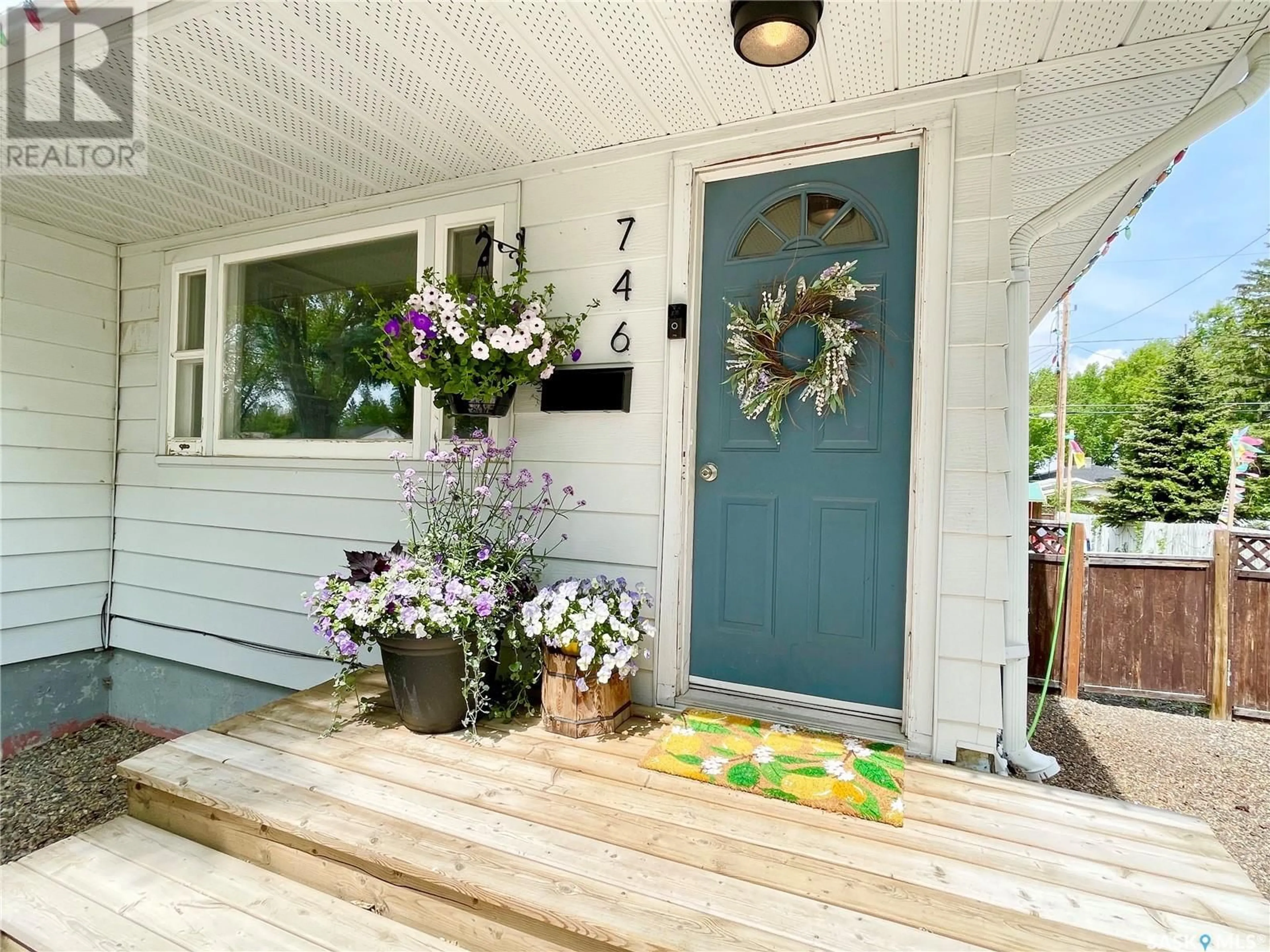 Indoor entryway for 746 GRANDVIEW STREET, Moose Jaw Saskatchewan S6H5L6