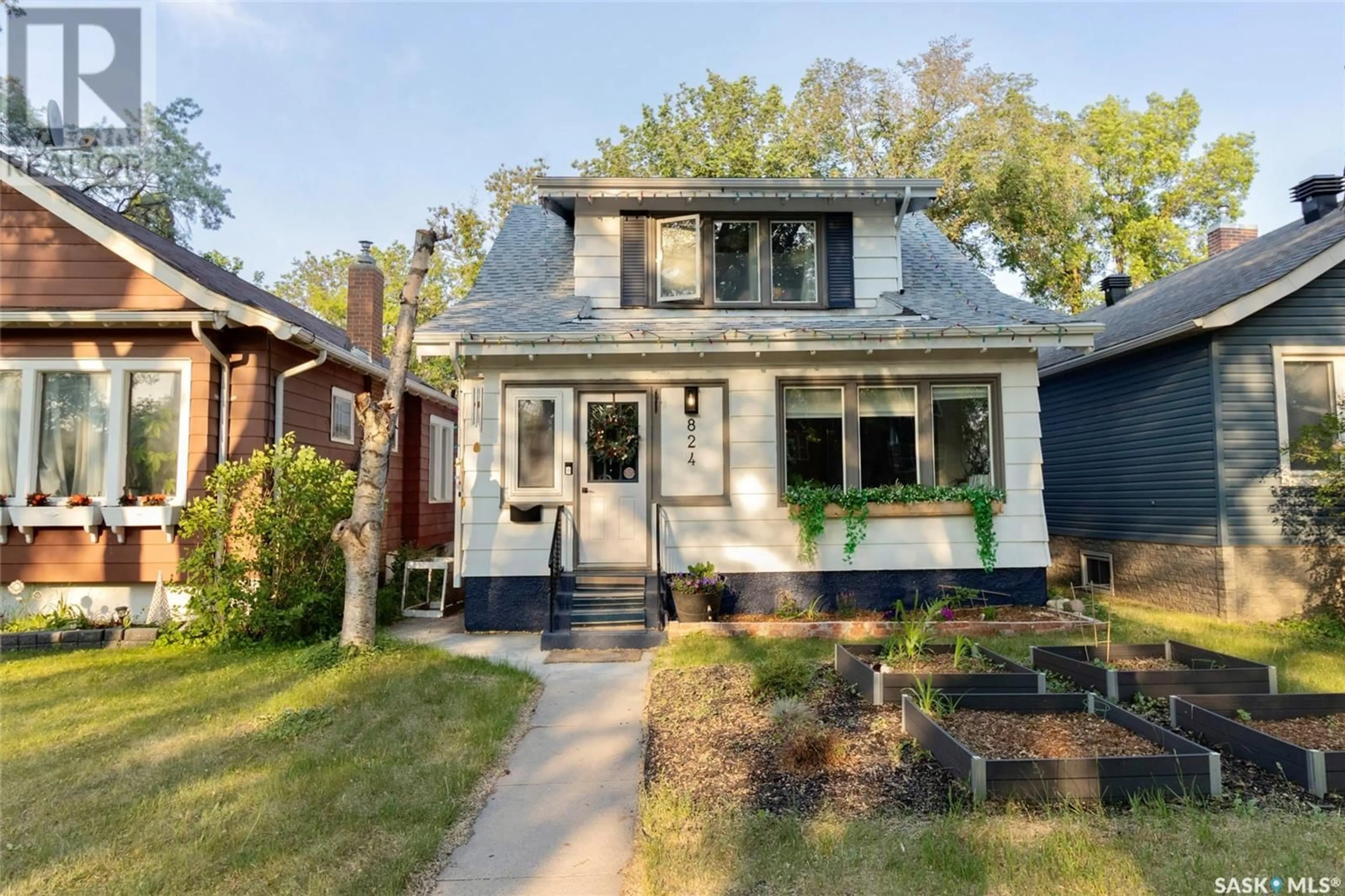Home with brick exterior material, street for 824 4TH AVENUE, Saskatoon Saskatchewan S7K2N4