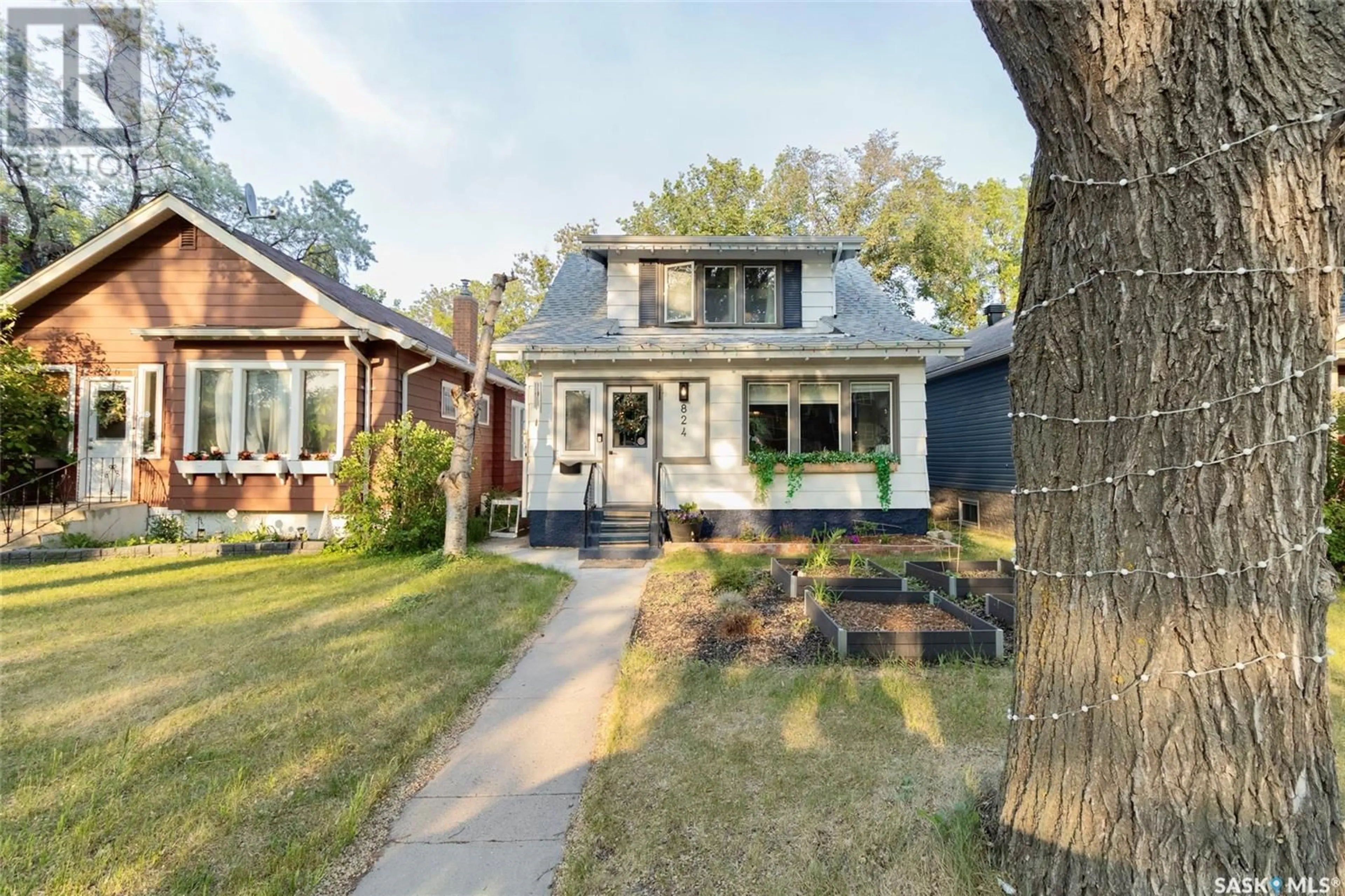 Home with brick exterior material, street for 824 4TH AVENUE, Saskatoon Saskatchewan S7K2N4