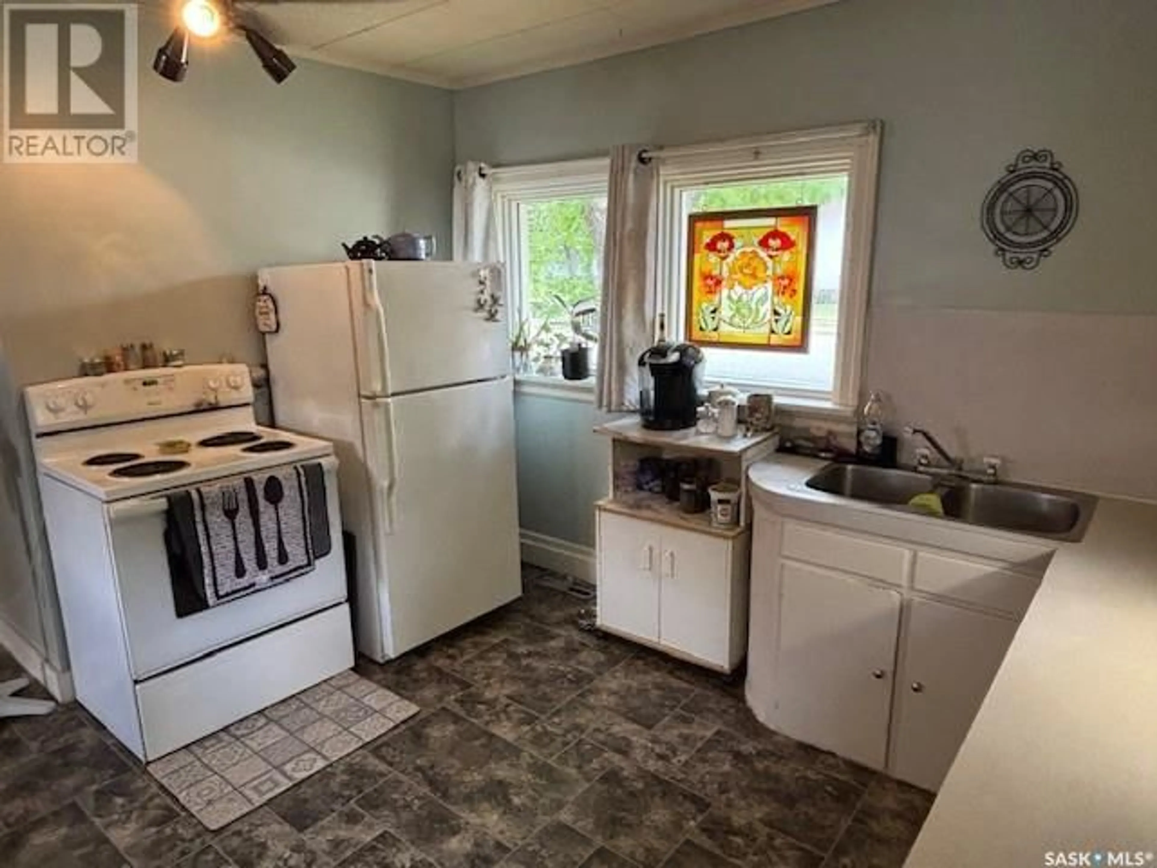 Standard kitchen, ceramic/tile floor for 202 SIXTH AVENUE, Canora Saskatchewan S0A0L0