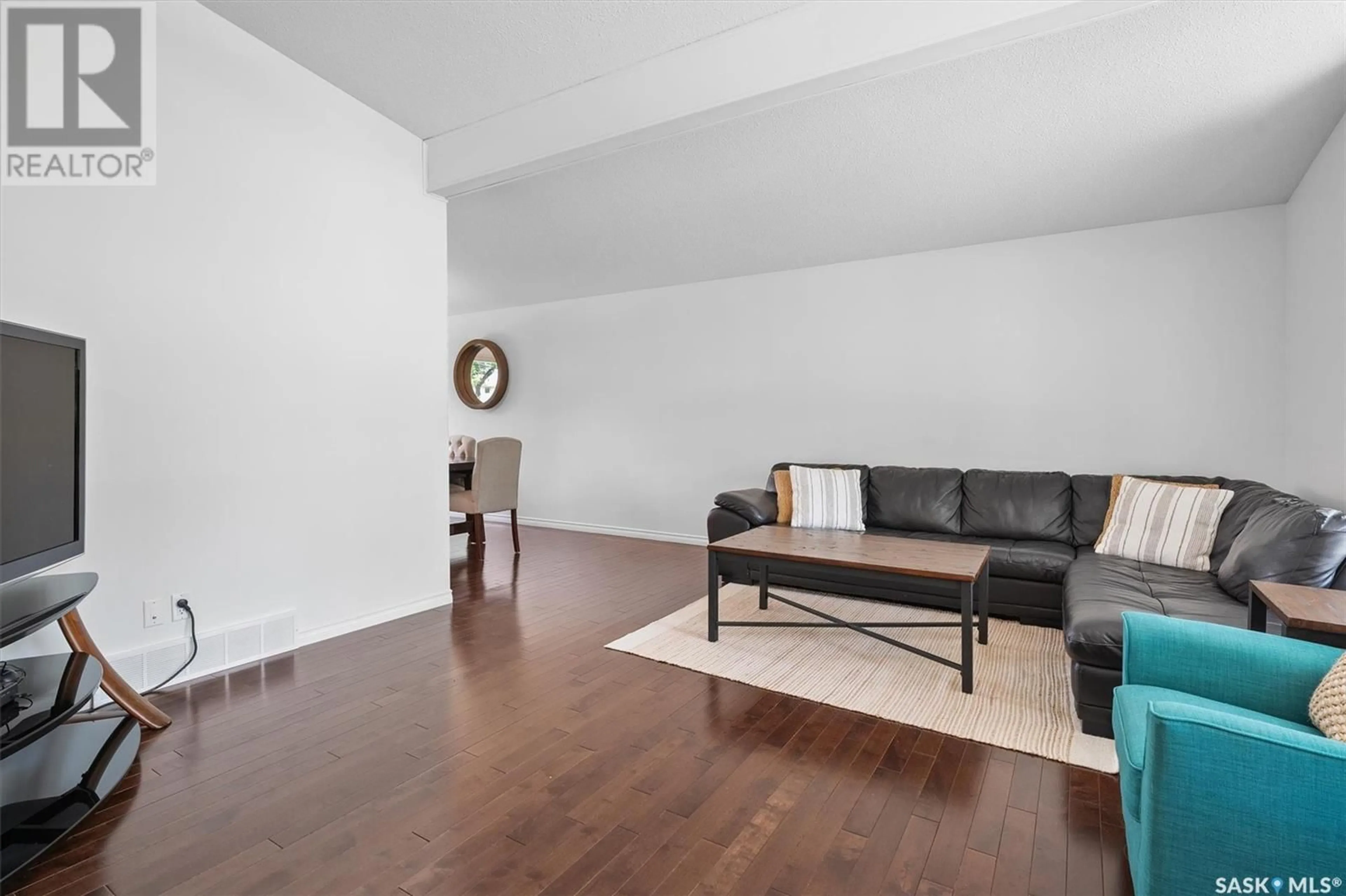 Living room with furniture, wood/laminate floor for 10 CAMBRIDGE CRESCENT, Saskatoon Saskatchewan S7H3P8