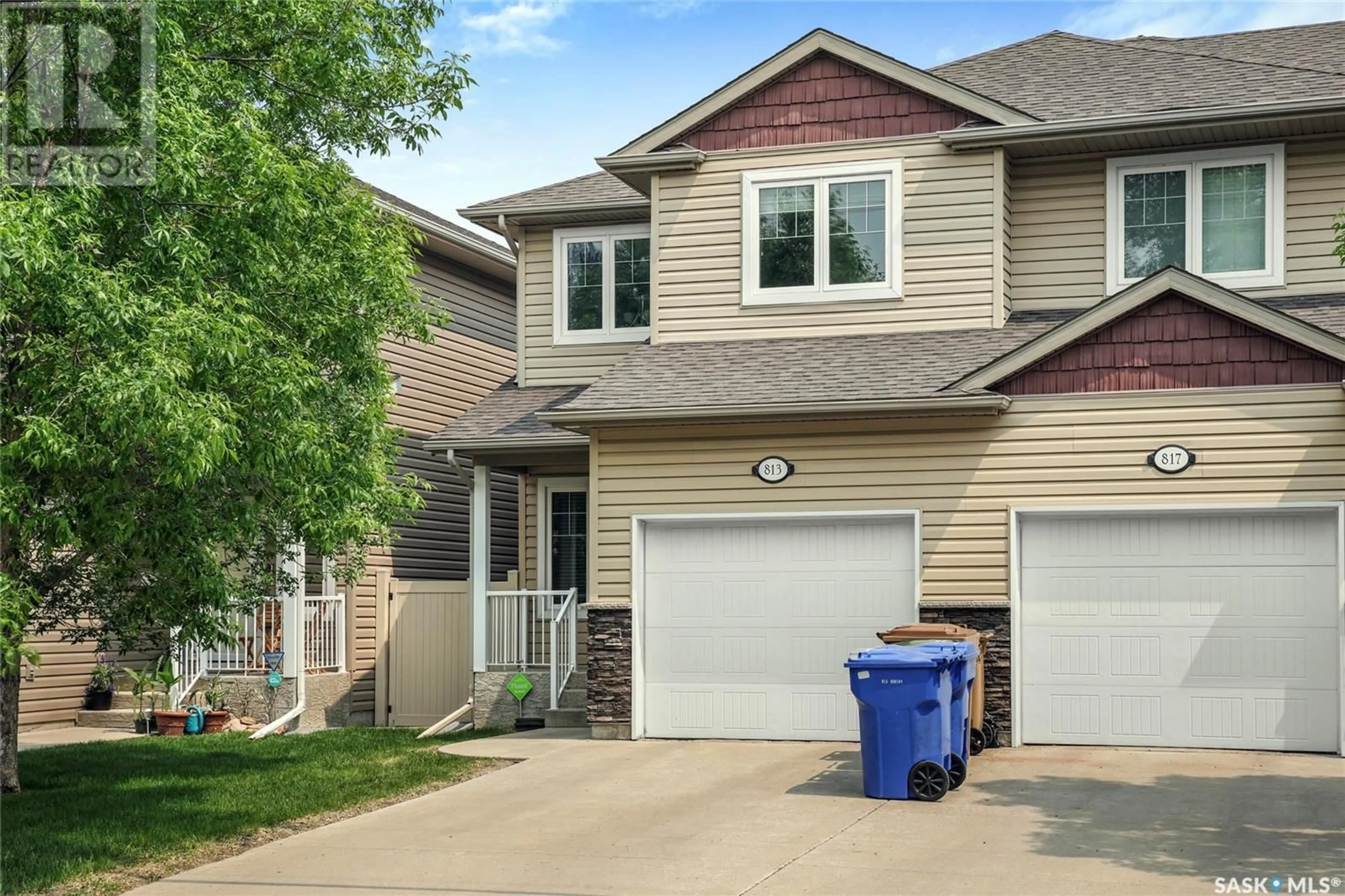 Home with vinyl exterior material, street for 813 CONNAUGHT STREET, Regina Saskatchewan S4T6S3