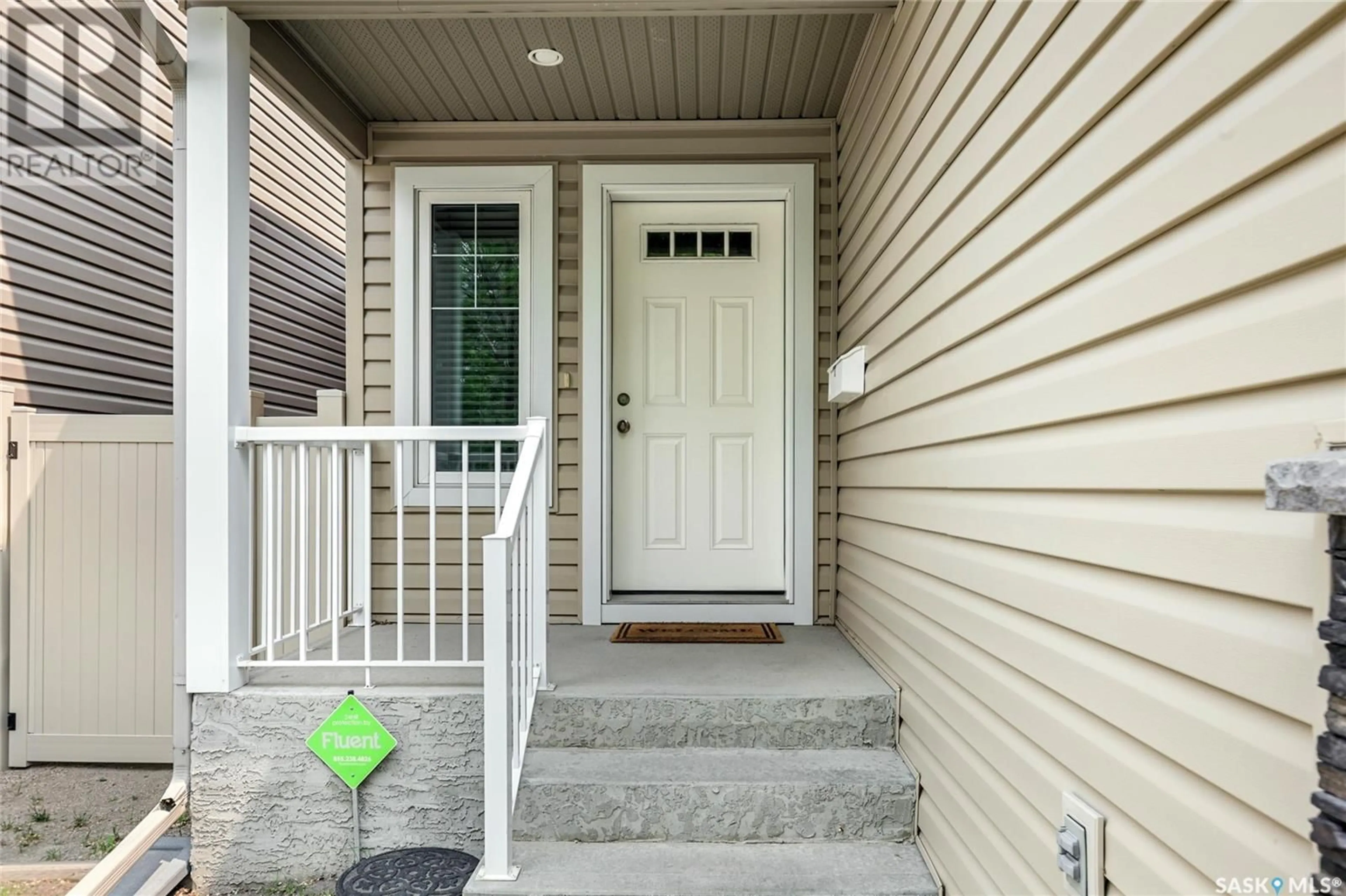 Indoor entryway for 813 CONNAUGHT STREET, Regina Saskatchewan S4T6S3