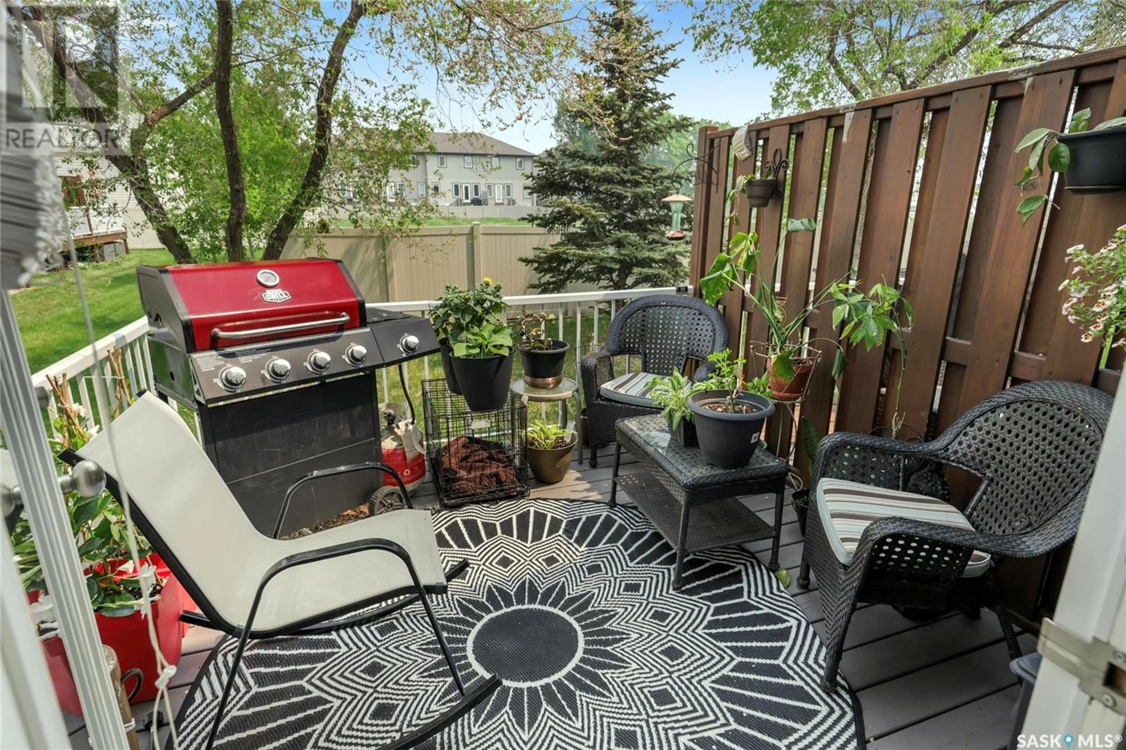 Patio, street for 813 CONNAUGHT STREET, Regina Saskatchewan S4T6S3