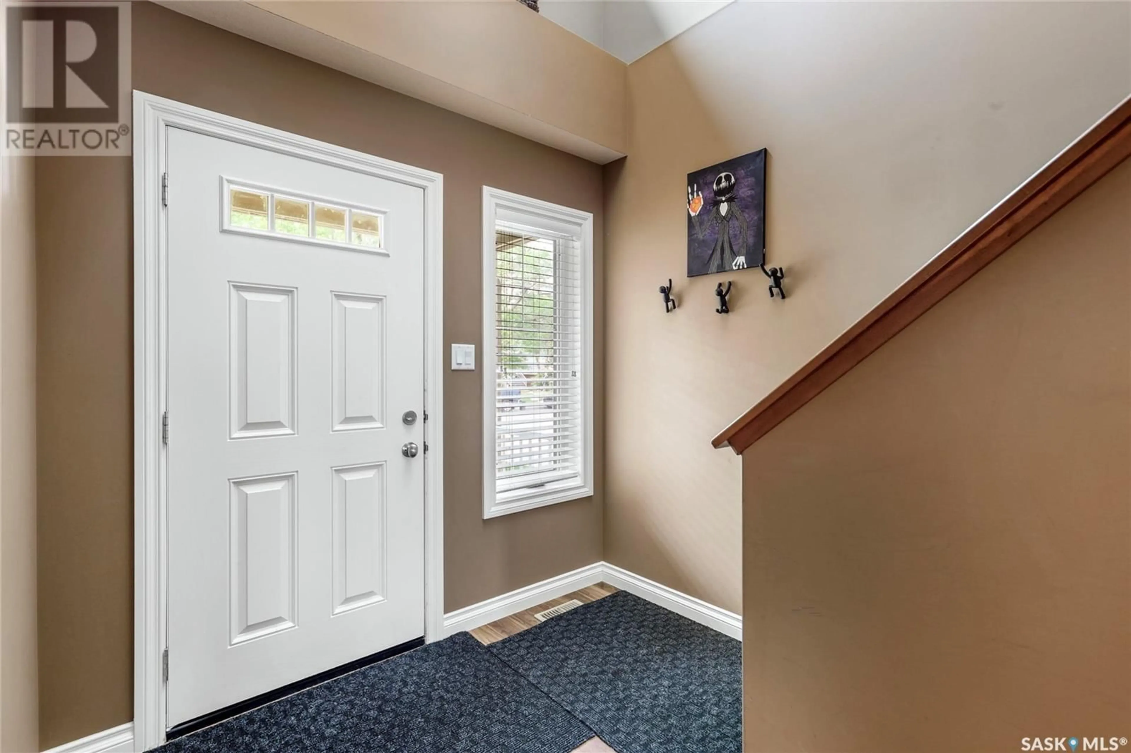 Indoor entryway for 813 CONNAUGHT STREET, Regina Saskatchewan S4T6S3
