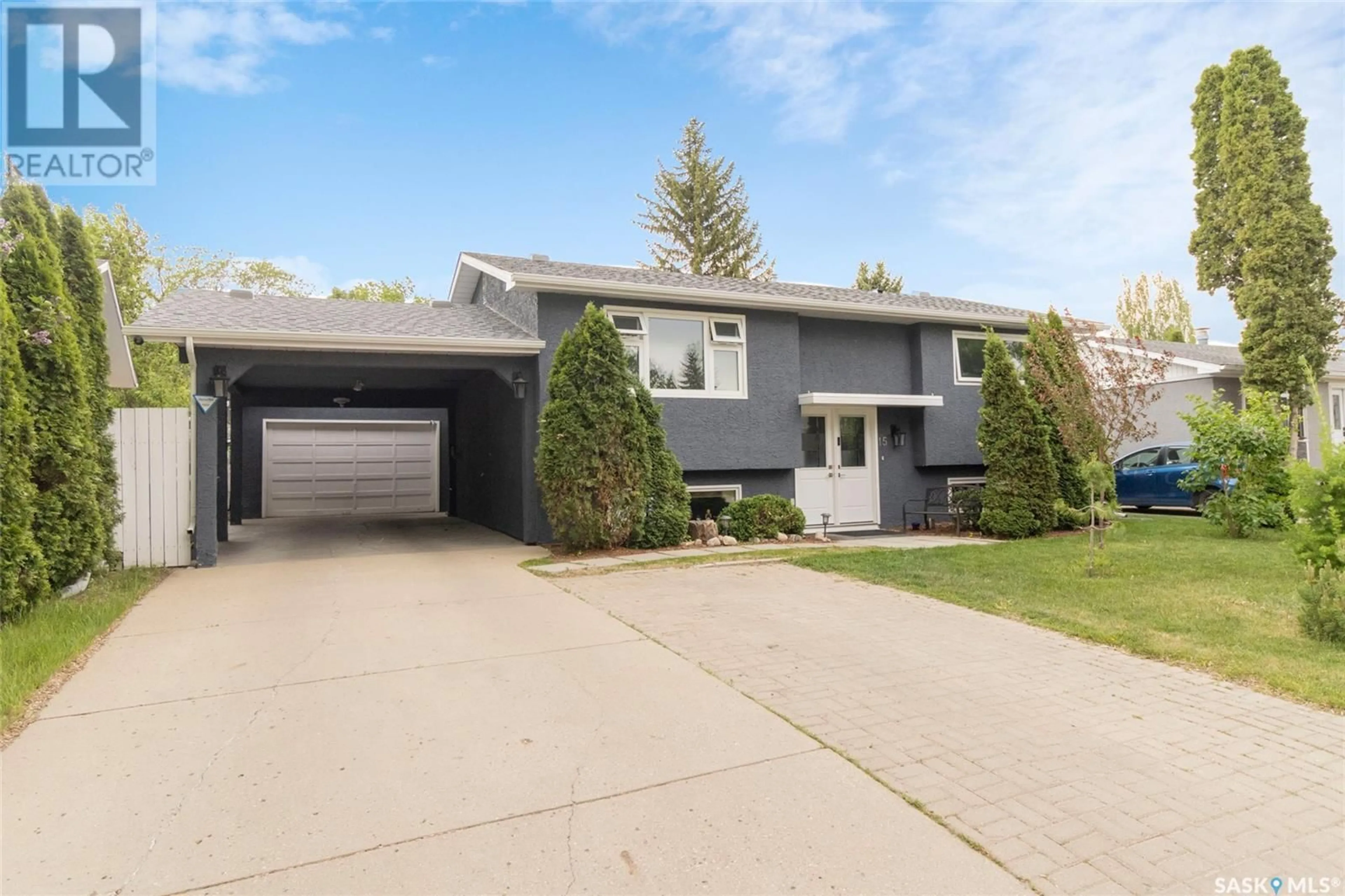 Home with vinyl exterior material, street for 15 SELKIRK CRESCENT, Saskatoon Saskatchewan S7L4J4