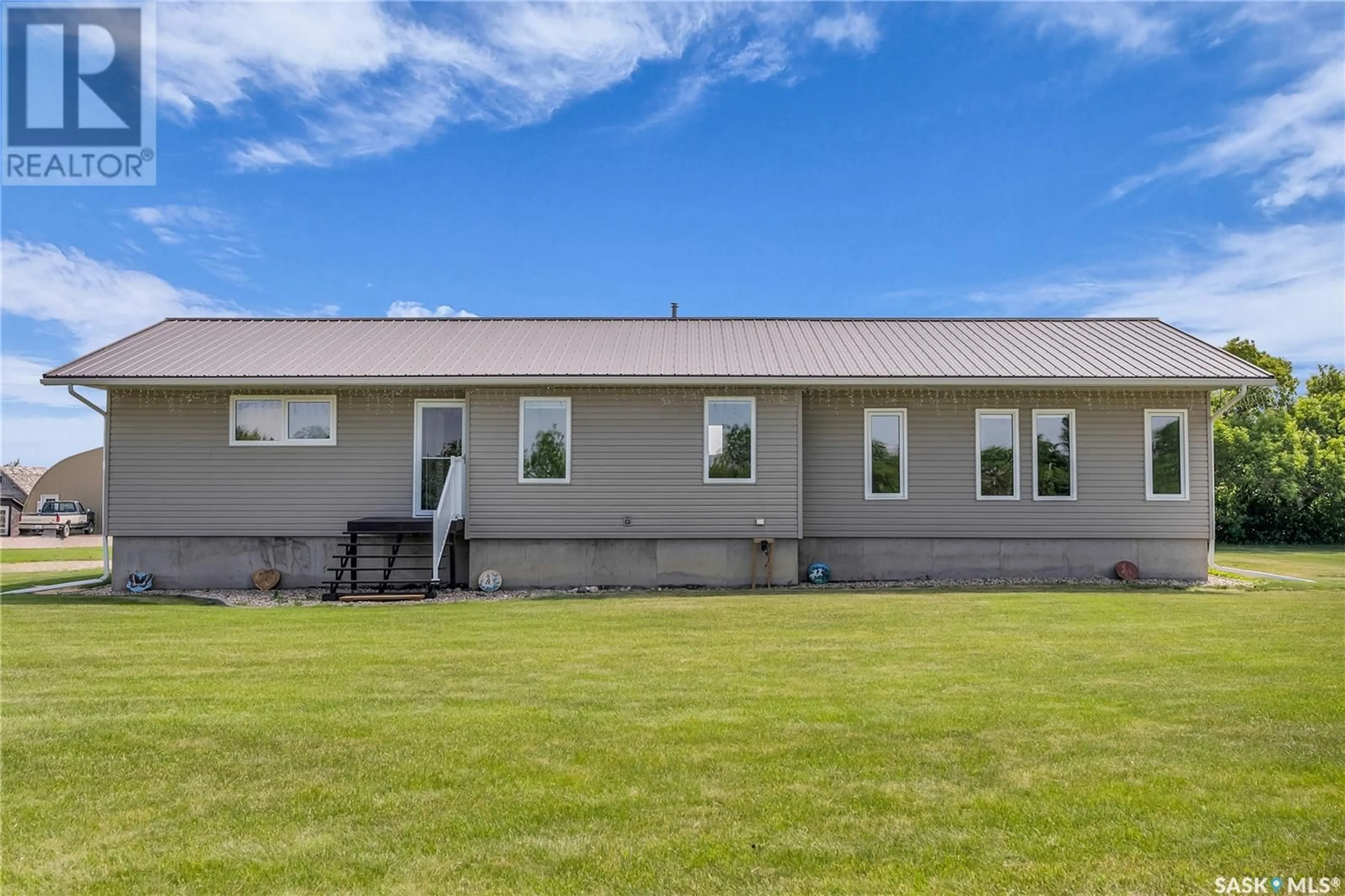 Home with vinyl exterior material, unknown for PRITCHARD ACREAGE, Morris Rm No. 312 Saskatchewan S0K0C0