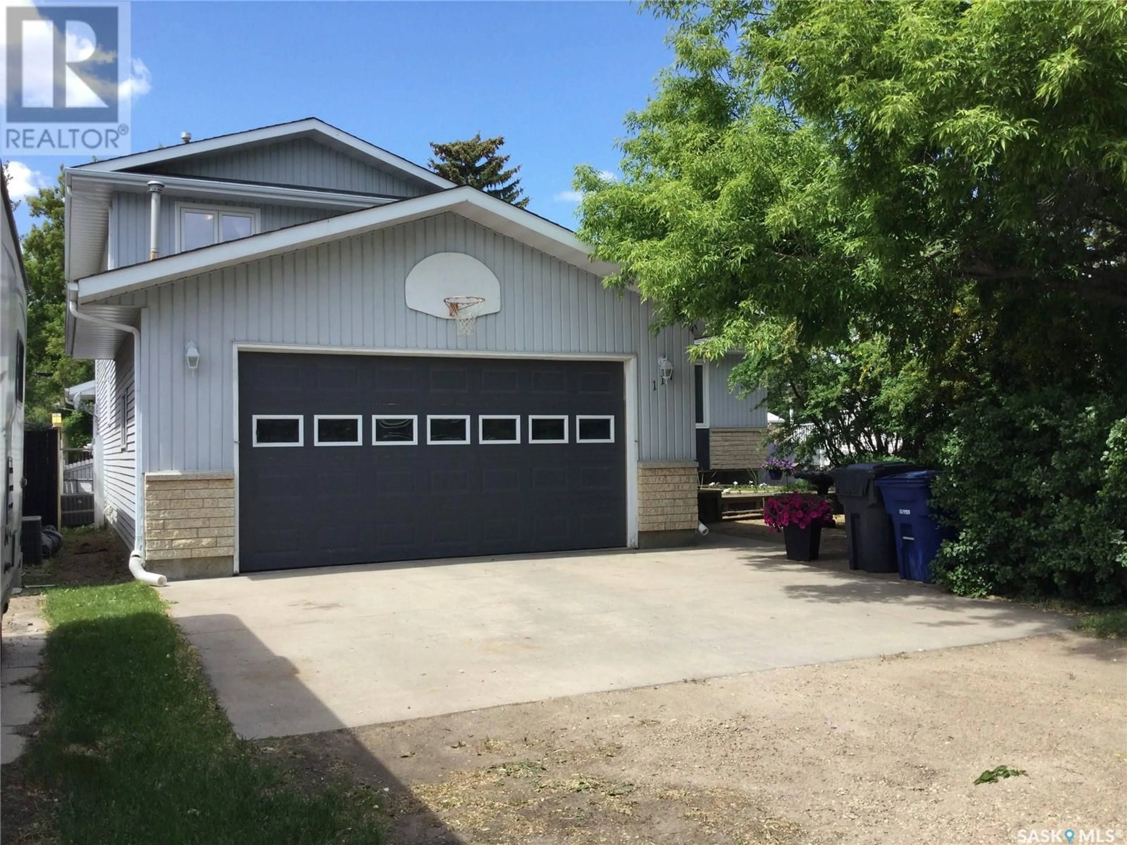 Indoor garage for 117 9TH AVENUE, Warman Saskatchewan S0K4S0