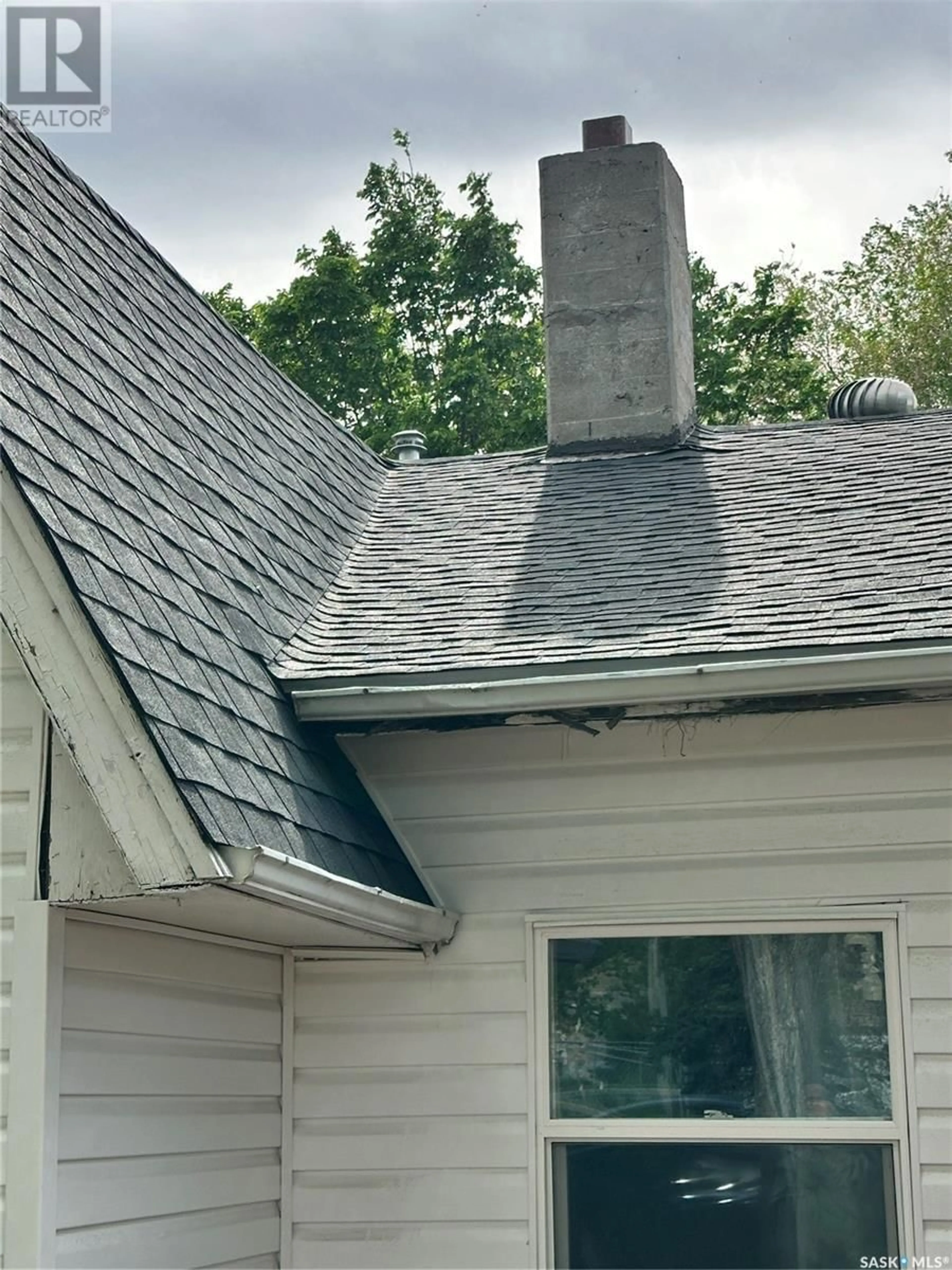 Home with vinyl exterior material, unknown for 1450 ALEXANDRA STREET, Regina Saskatchewan S4T4N8