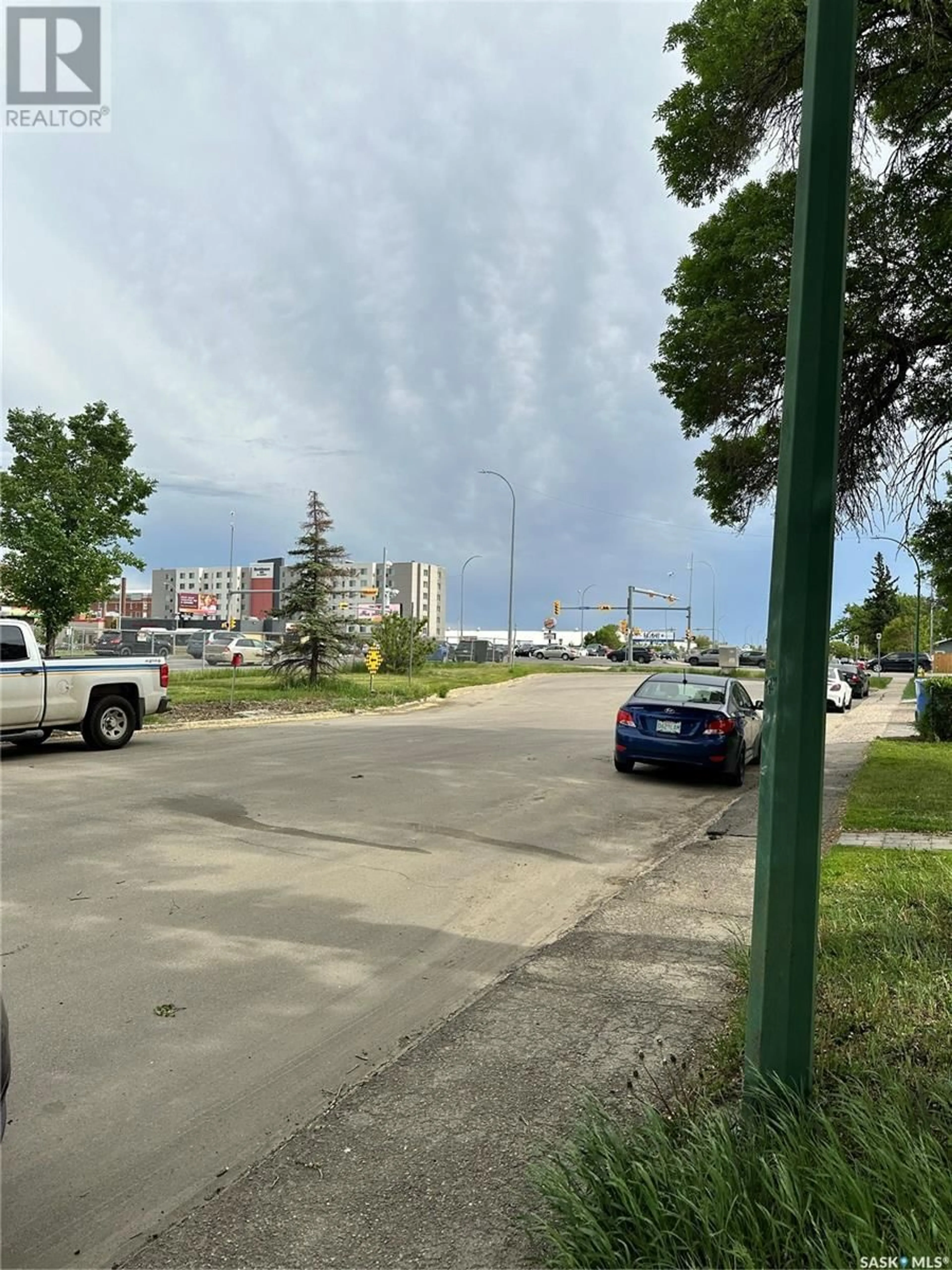 Parking for 1450 ALEXANDRA STREET, Regina Saskatchewan S4T4N8