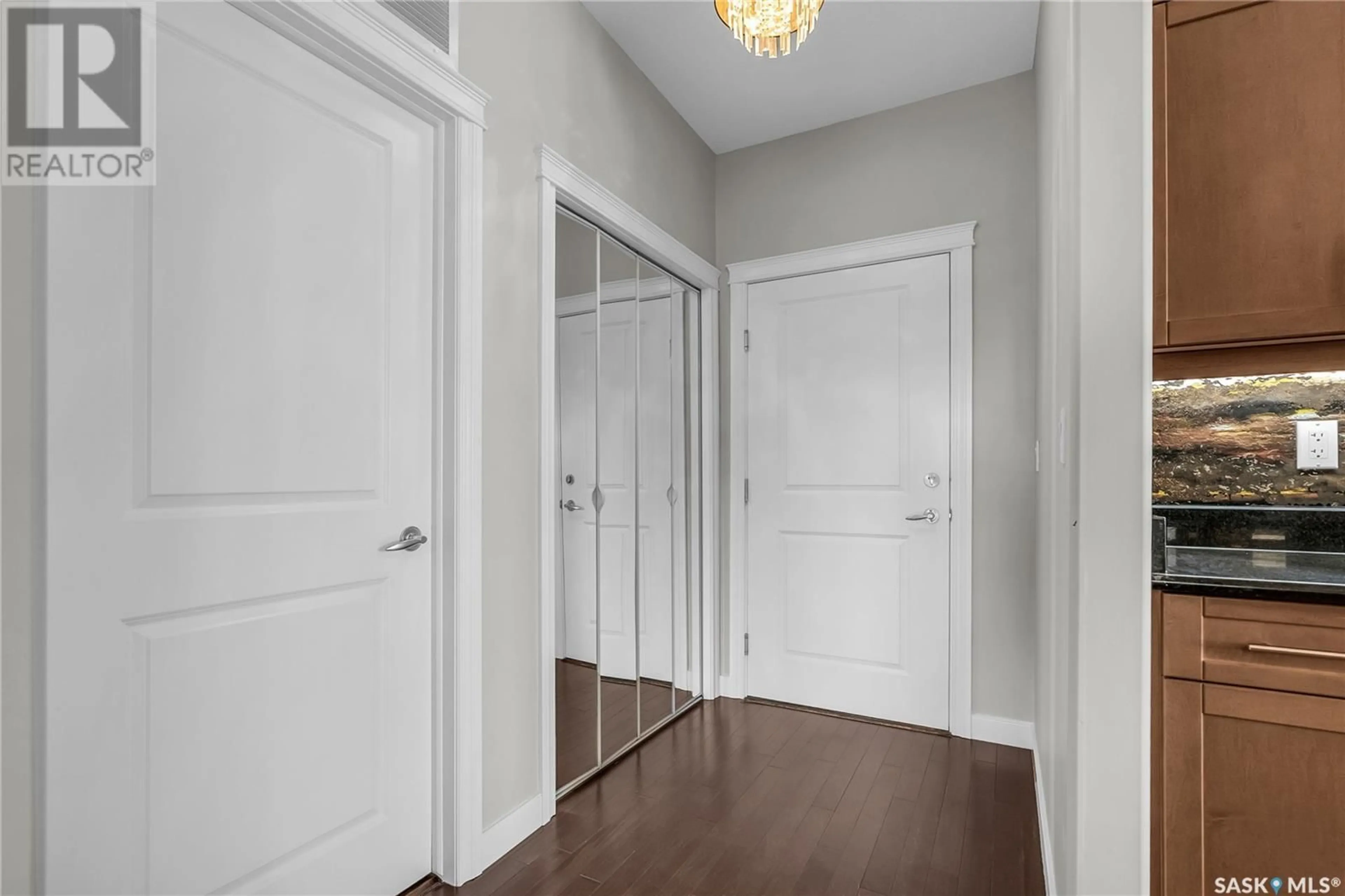 Indoor entryway for 209 405 CARTWRIGHT STREET, Saskatoon Saskatchewan S7T0C8