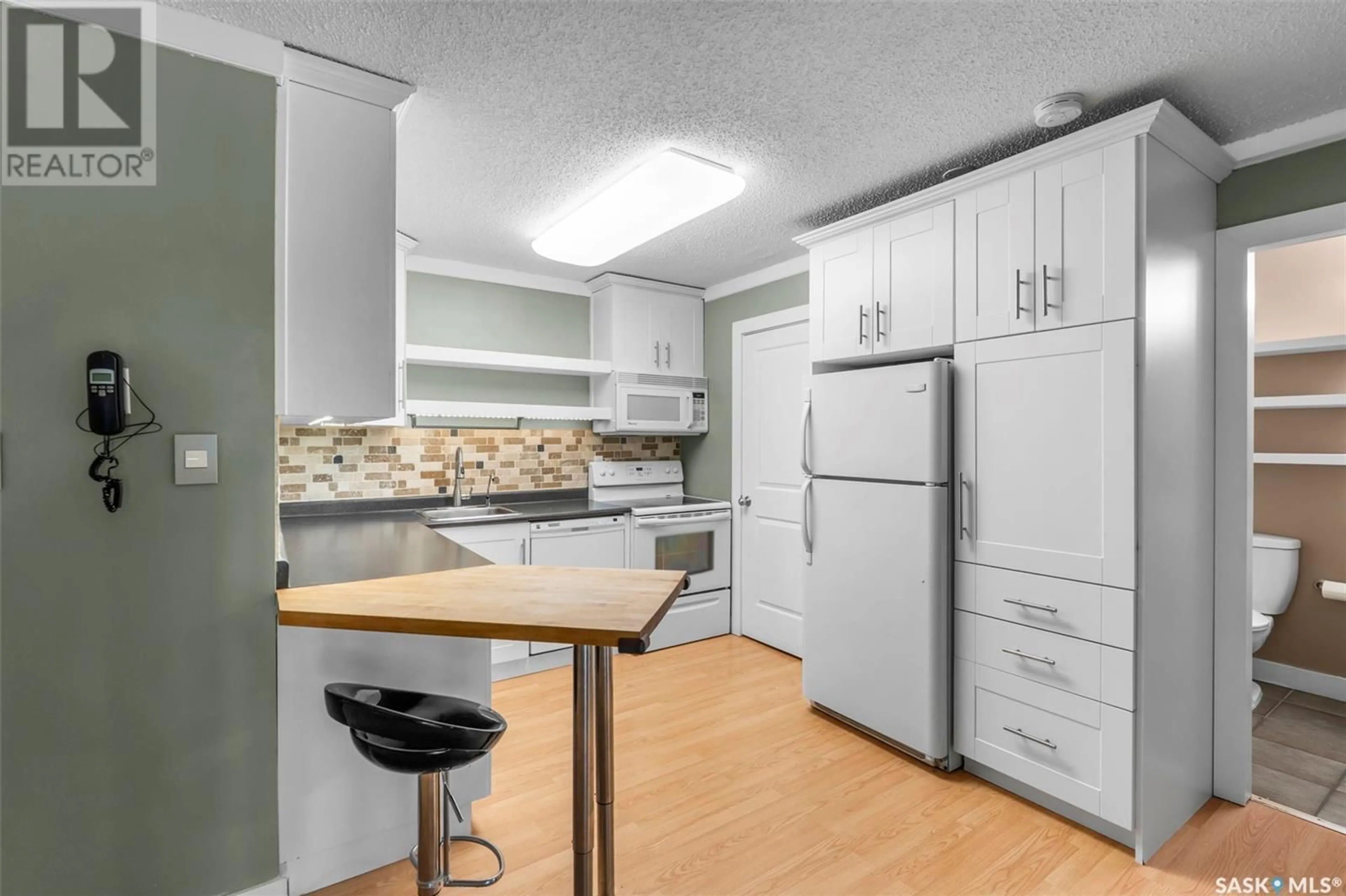 Standard kitchen, unknown for 9 - 28 PEARSON PLACE, Saskatoon Saskatchewan S7L4S7