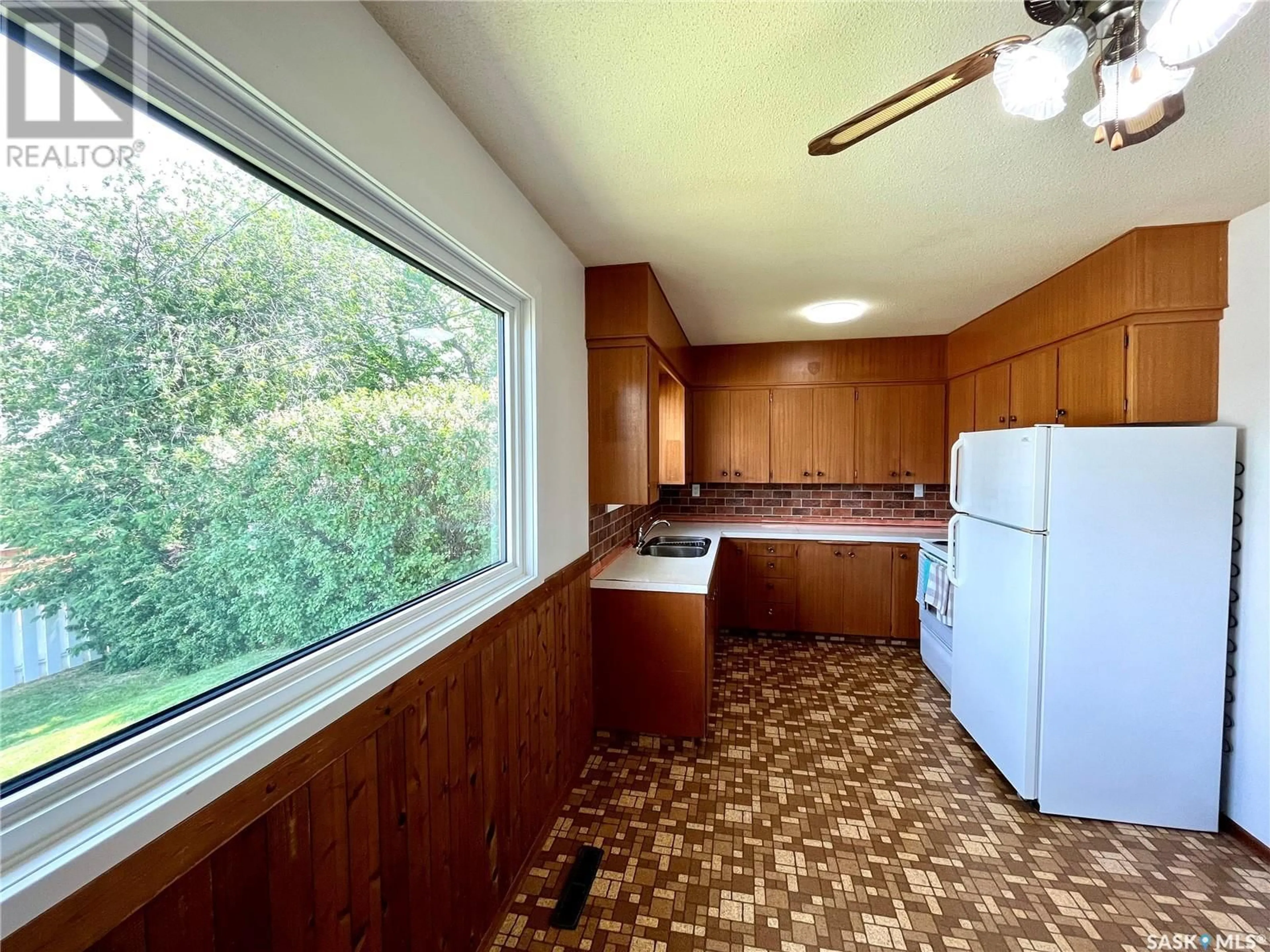 Standard kitchen, unknown for 241 CONLIN DRIVE, Swift Current Saskatchewan S9H3A6