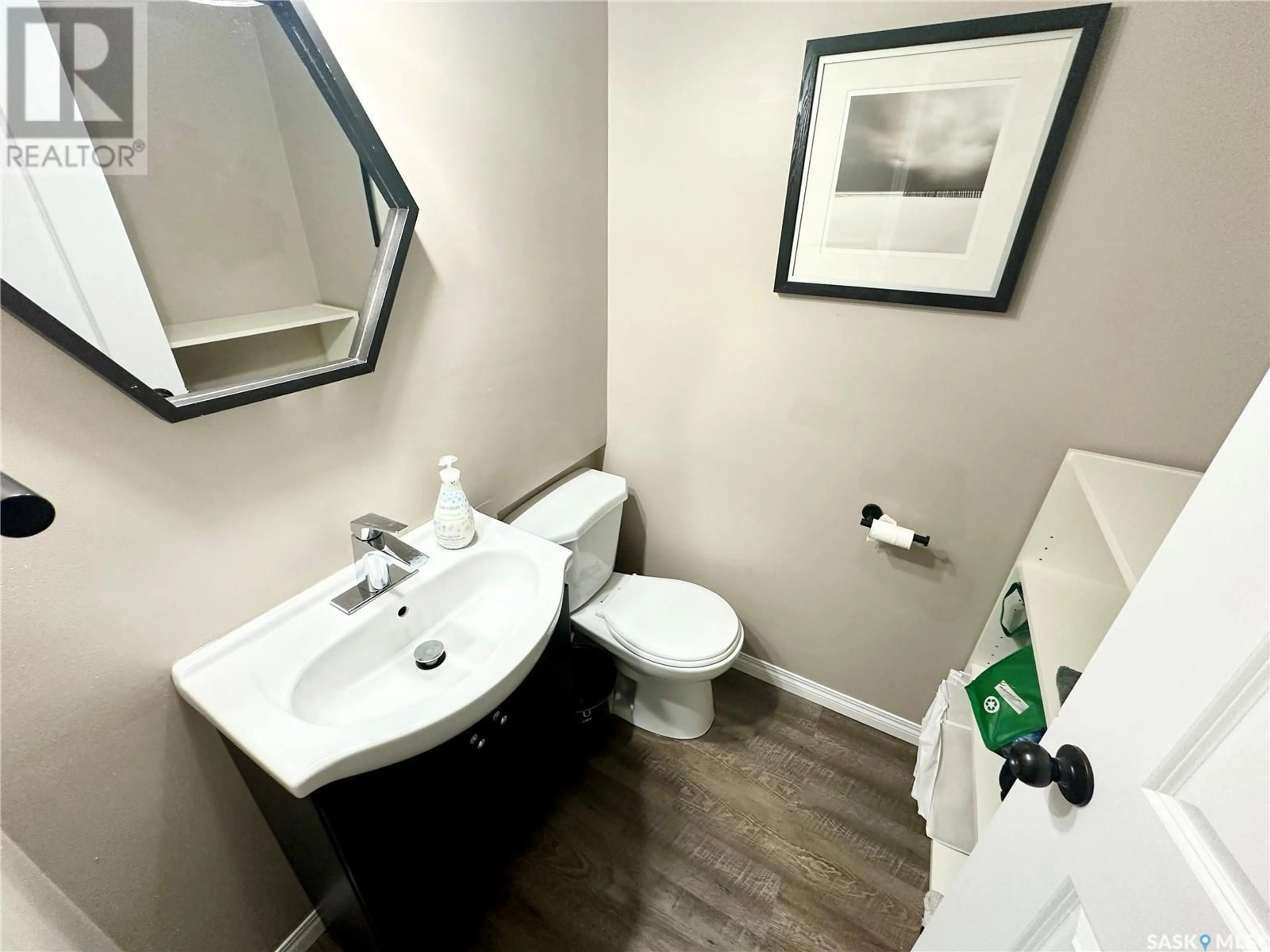 Standard bathroom, unknown for 125 9TH STREET, Weyburn Saskatchewan S4H1E8