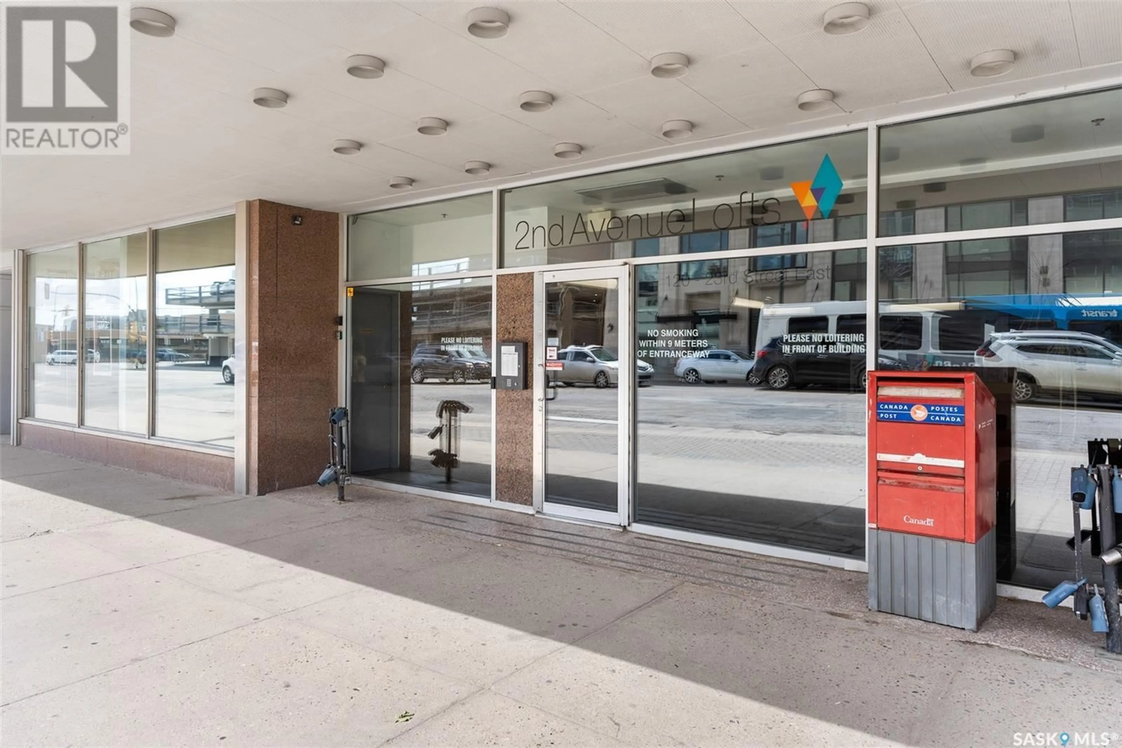 Indoor foyer for 120 - 420 23RD STREET, Saskatoon Saskatchewan S7K0K8