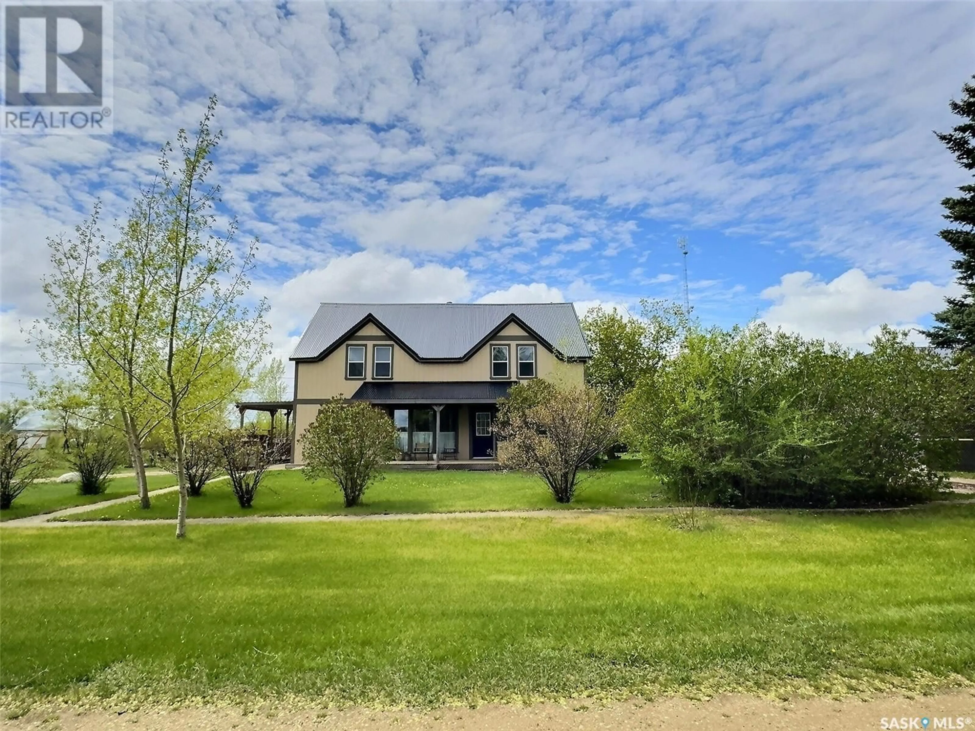 A pic from outside/outdoor area/front of a property/back of a property/a pic from drone, unknown for 423 LAURIER STREET, Forget Saskatchewan S0C0X0