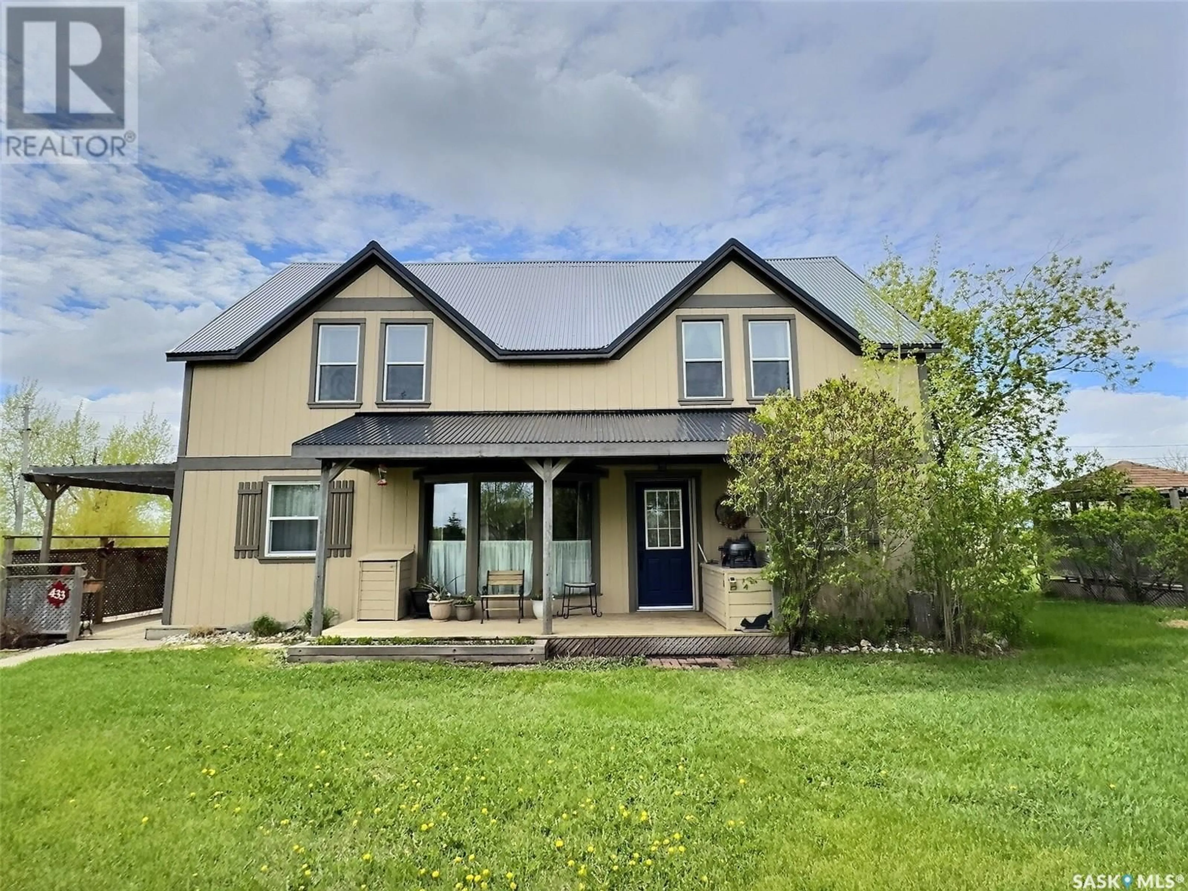 Home with vinyl exterior material, unknown for 423 LAURIER STREET, Forget Saskatchewan S0C0X0