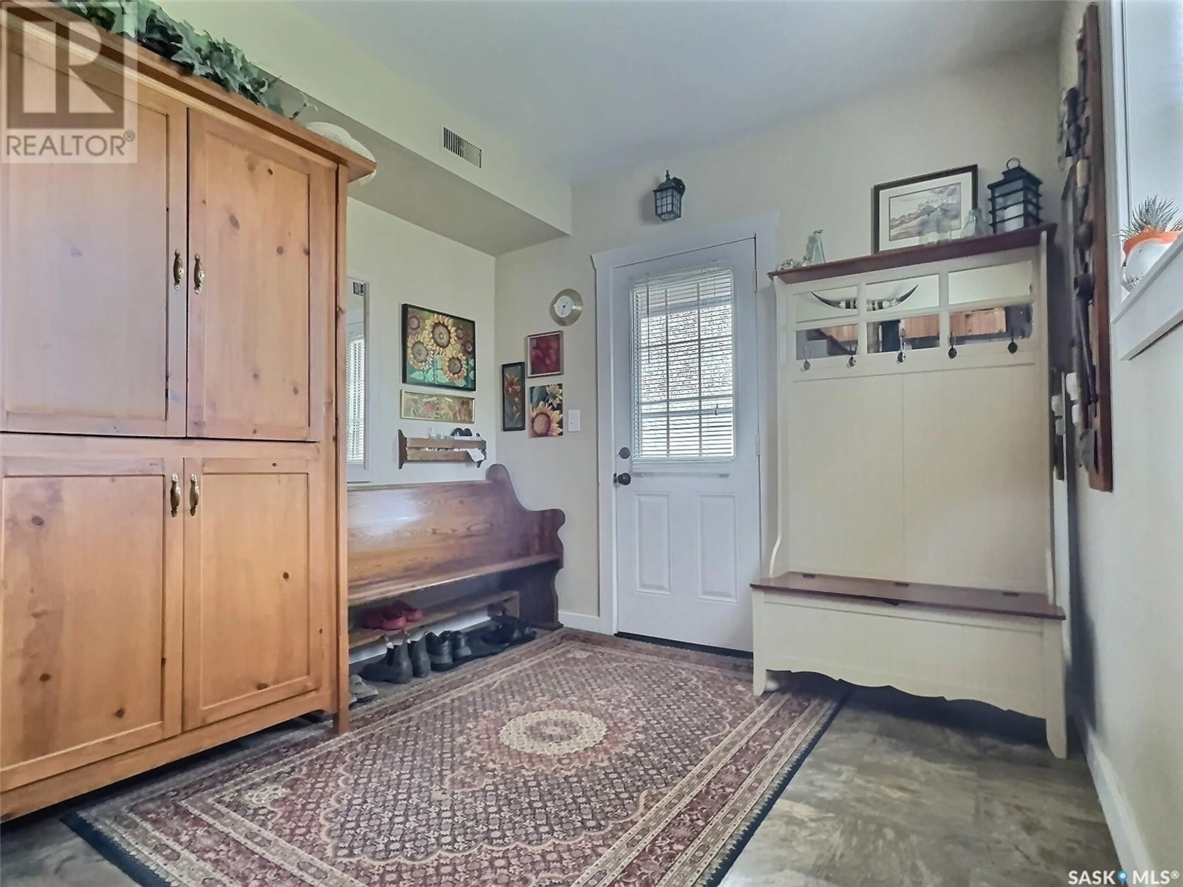 Indoor entryway for 423 LAURIER STREET, Forget Saskatchewan S0C0X0