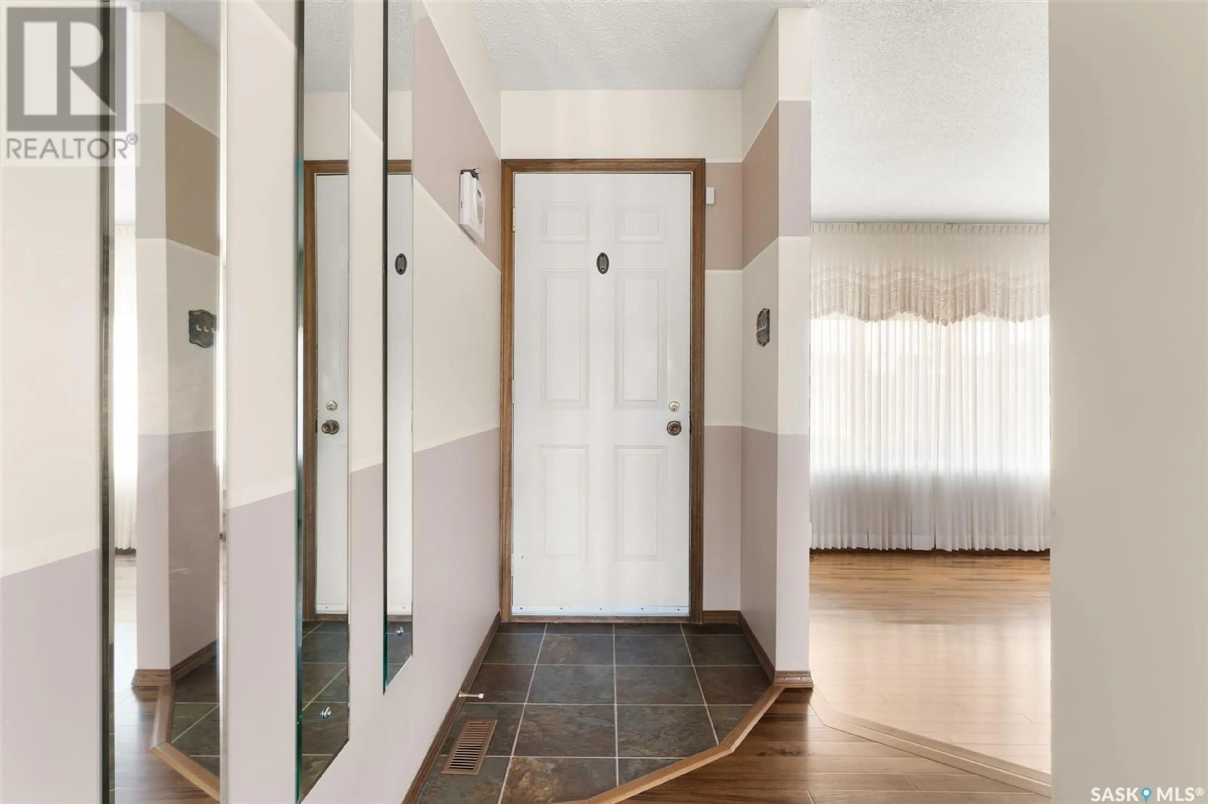 Indoor entryway for 3211 CARNEGIE STREET, Regina Saskatchewan S4R8J4