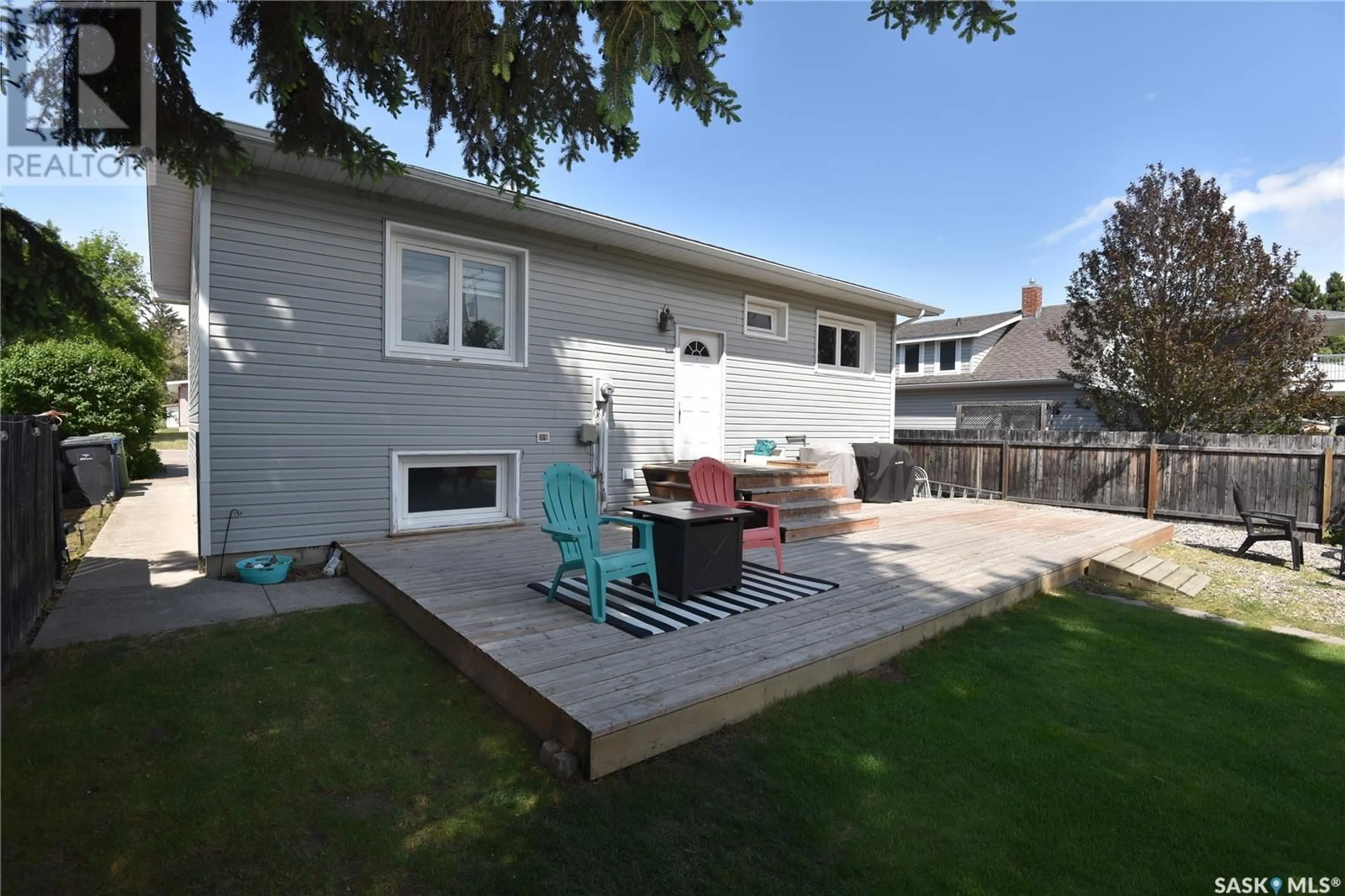 Patio, unknown for 304 6TH AVENUE, Nipawin Saskatchewan S0E1E0