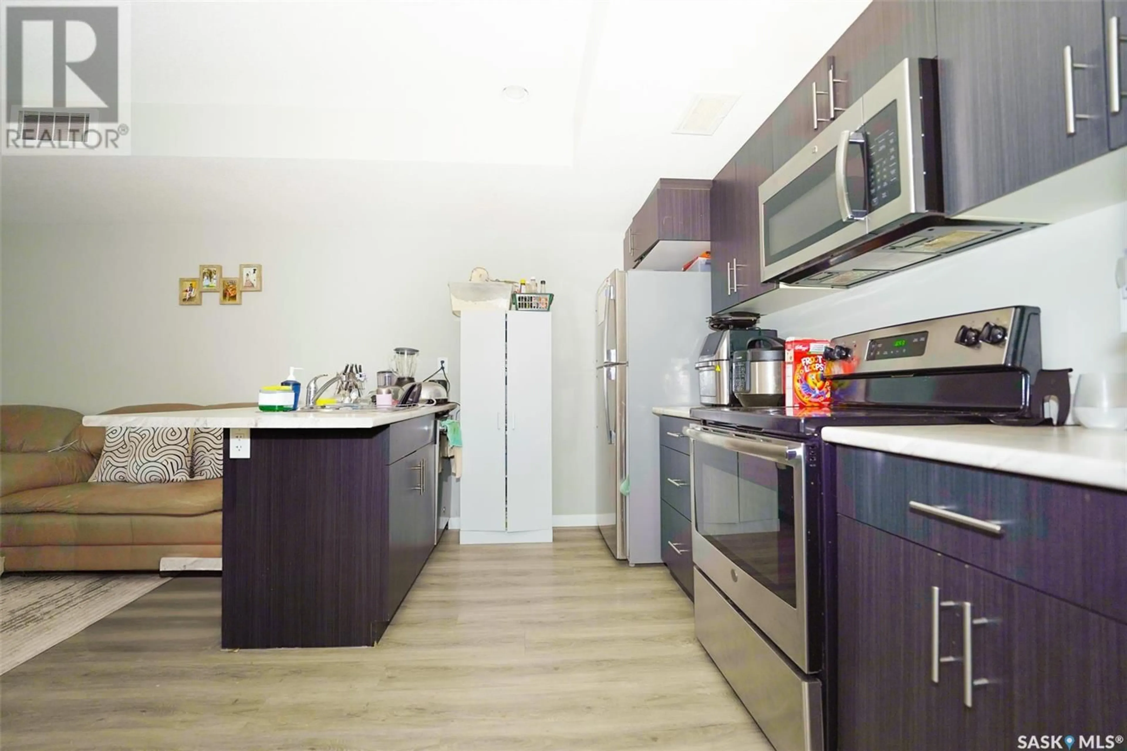 Standard kitchen, wood/laminate floor for 307B - 3355 GREEN POPPY STREET, Regina Saskatchewan S4V3P6