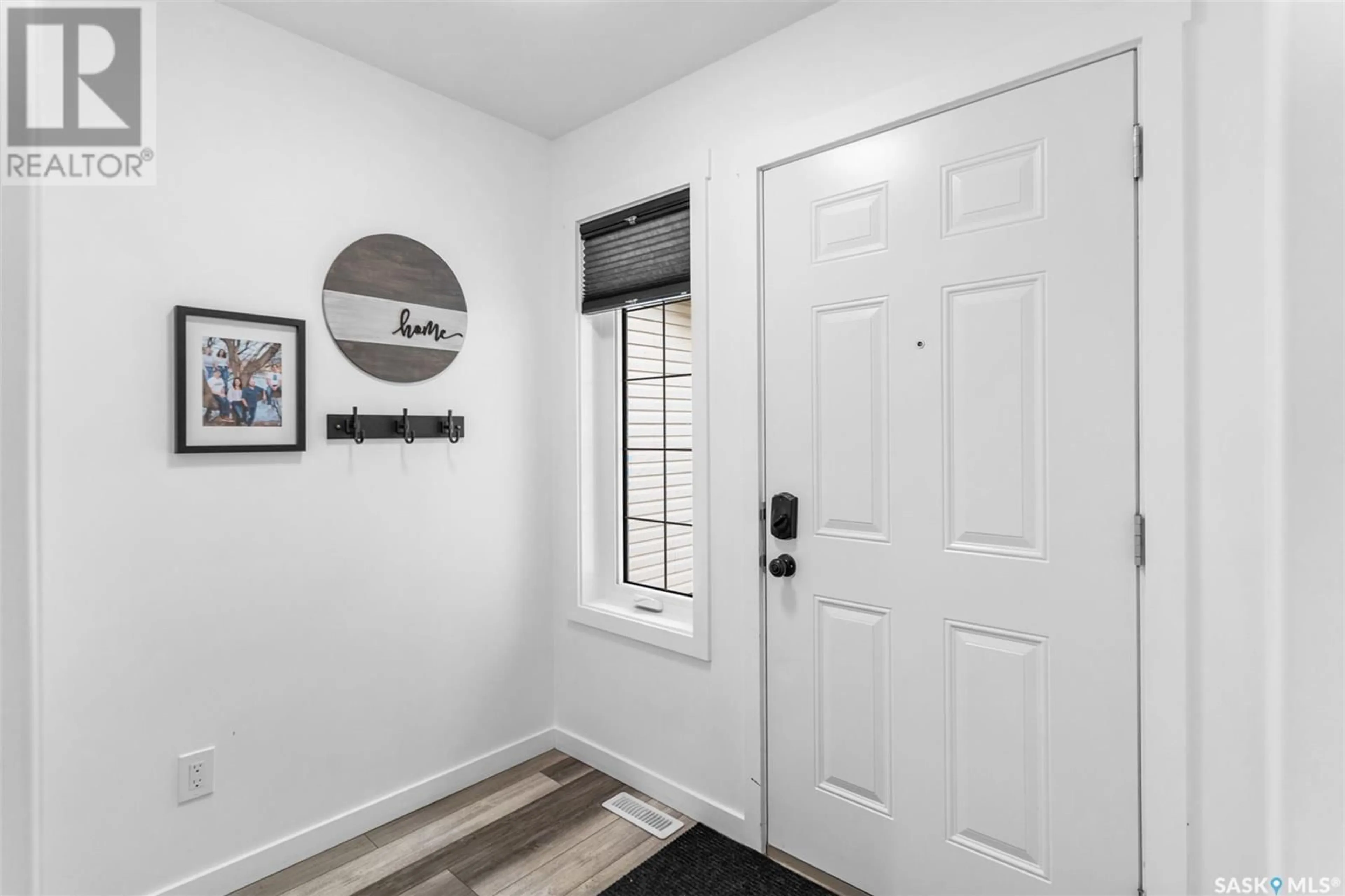 Indoor entryway for 10 111 FAIRBROTHER CRESCENT, Saskatoon Saskatchewan S7S1L3