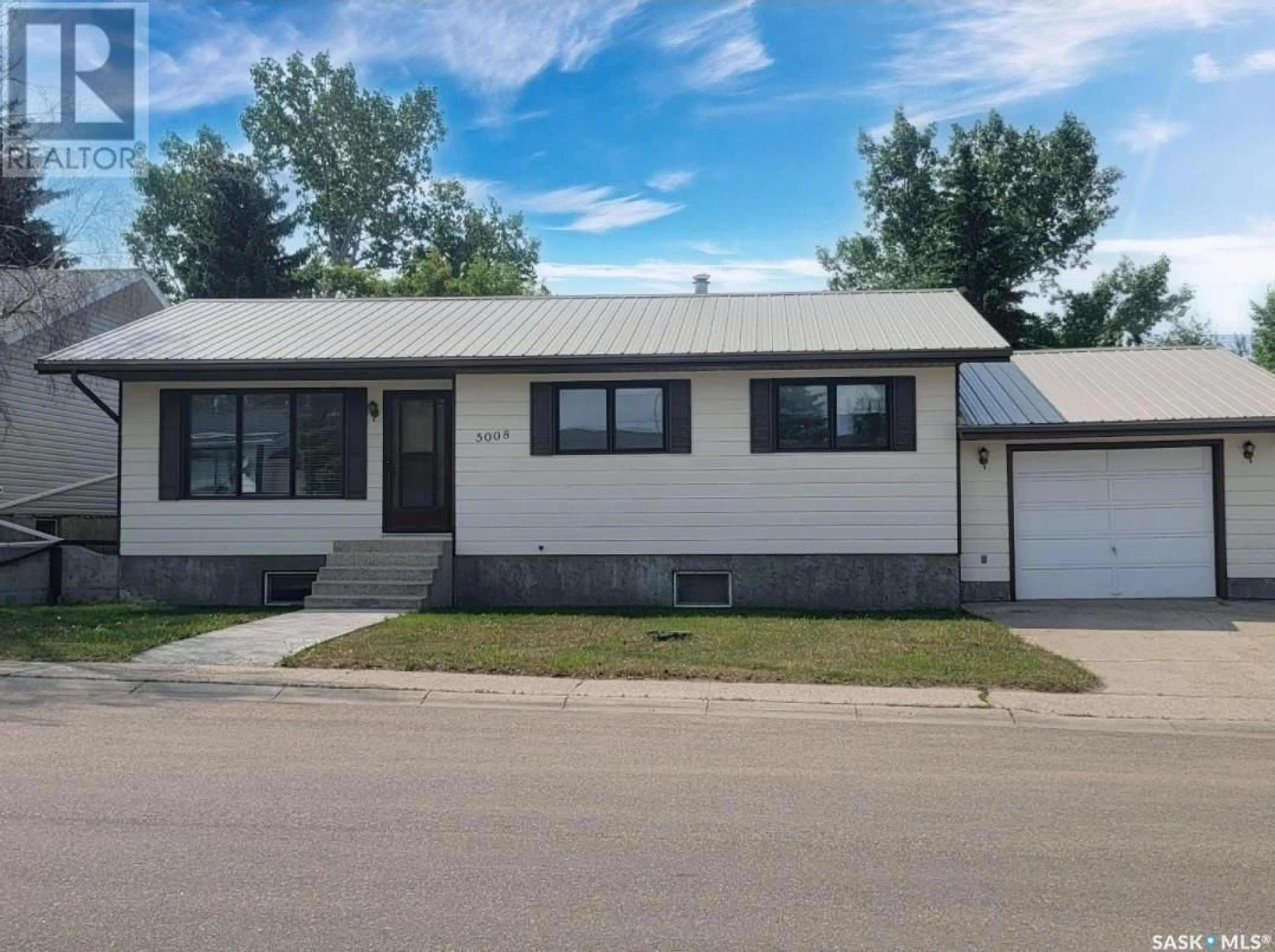 Home with vinyl exterior material, street for 5008 MIRROR DRIVE, Macklin Saskatchewan S0L2C0