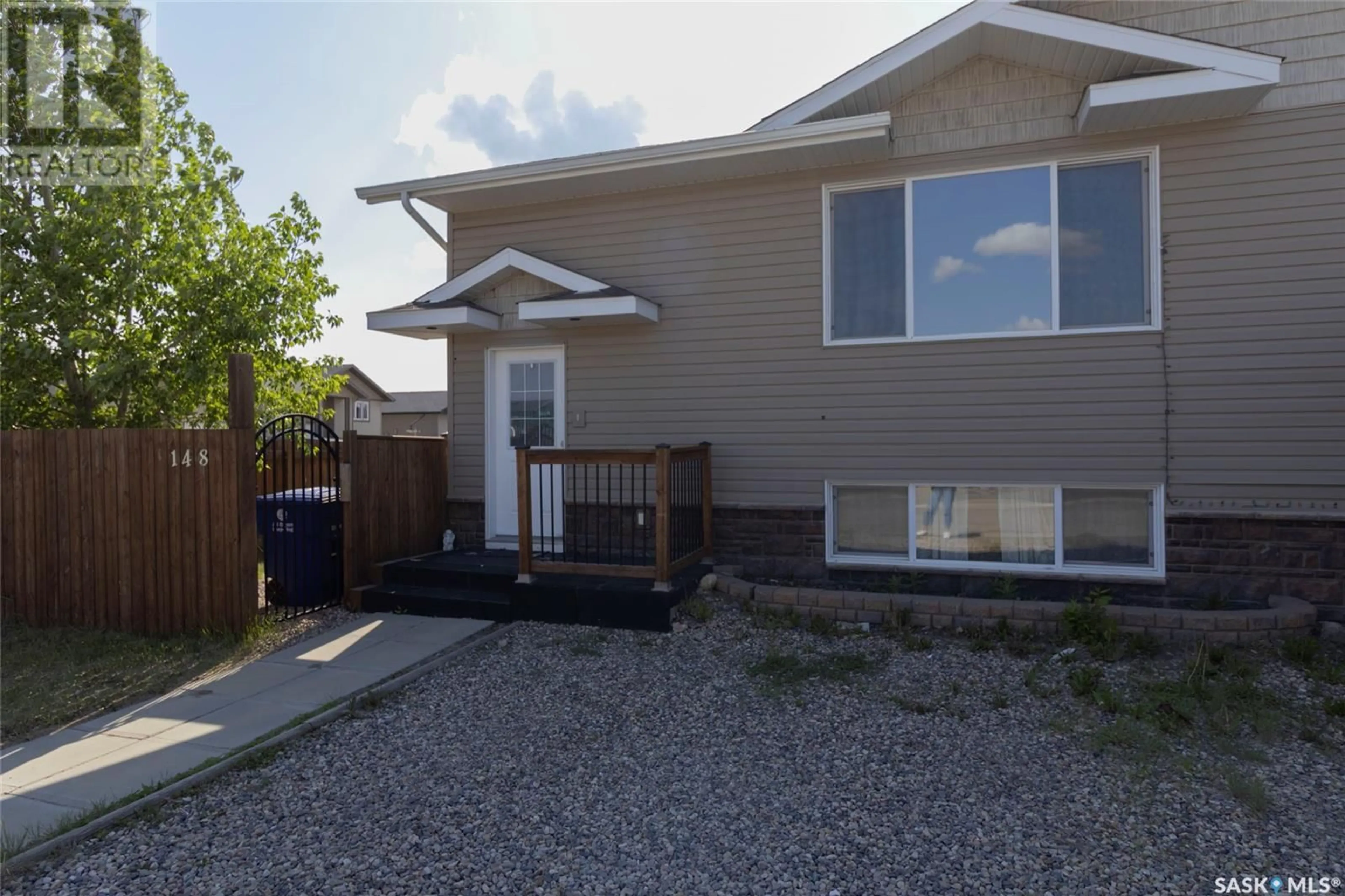 Home with vinyl exterior material, street for 148 GUENTHER CRESCENT, Warman Saskatchewan S0K0A1