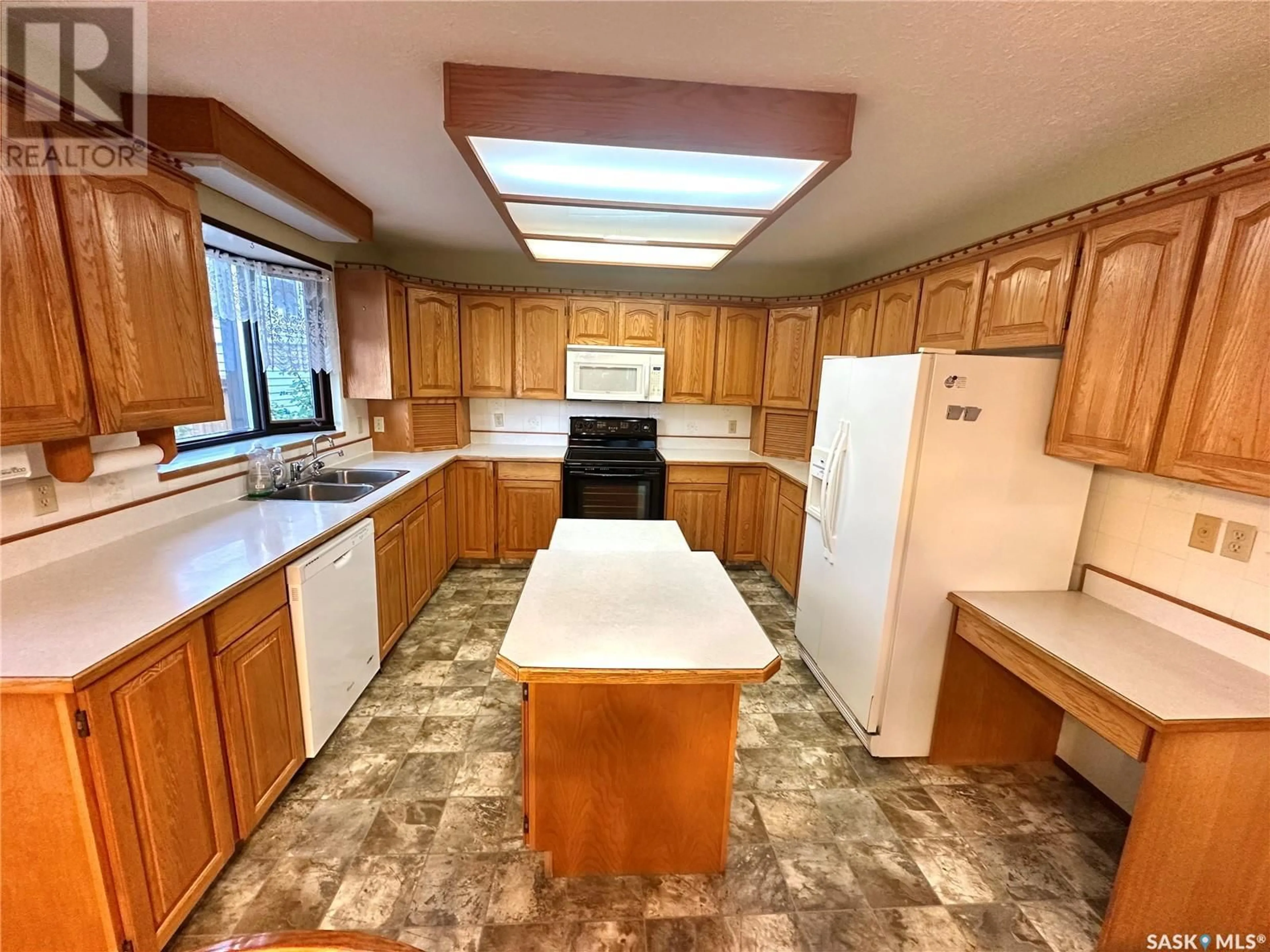 Standard kitchen, unknown for 209 1ST STREET, Spiritwood Saskatchewan S0J2M0
