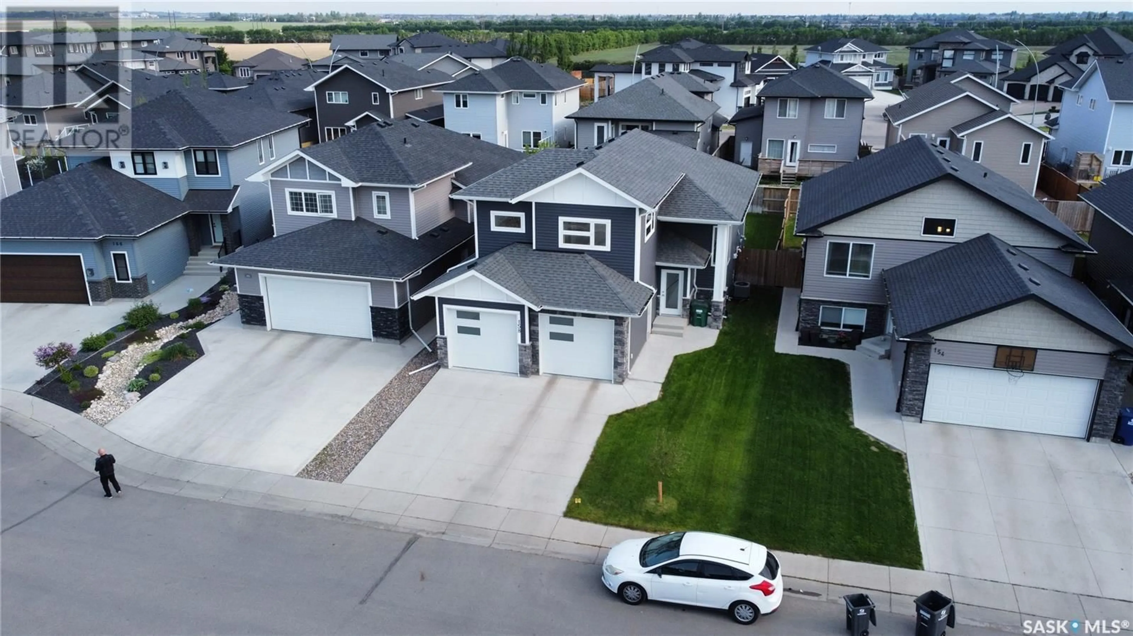 A pic from outside/outdoor area/front of a property/back of a property/a pic from drone, street for 158 BOYKOWICH BEND, Saskatoon Saskatchewan S7W0S4