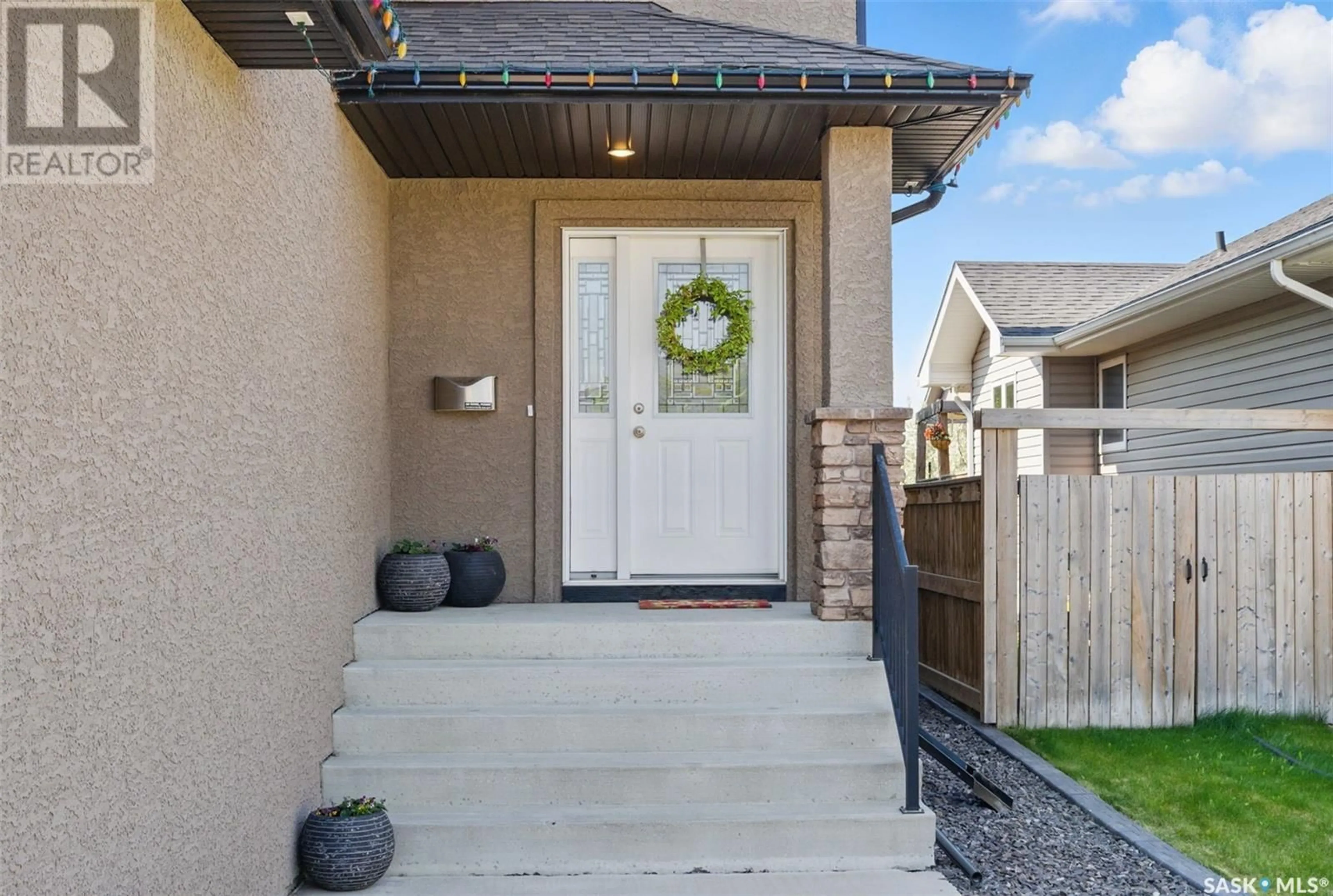 Indoor entryway for 418 HASTINGS CRESCENT, Saskatoon Saskatchewan S7V0C7