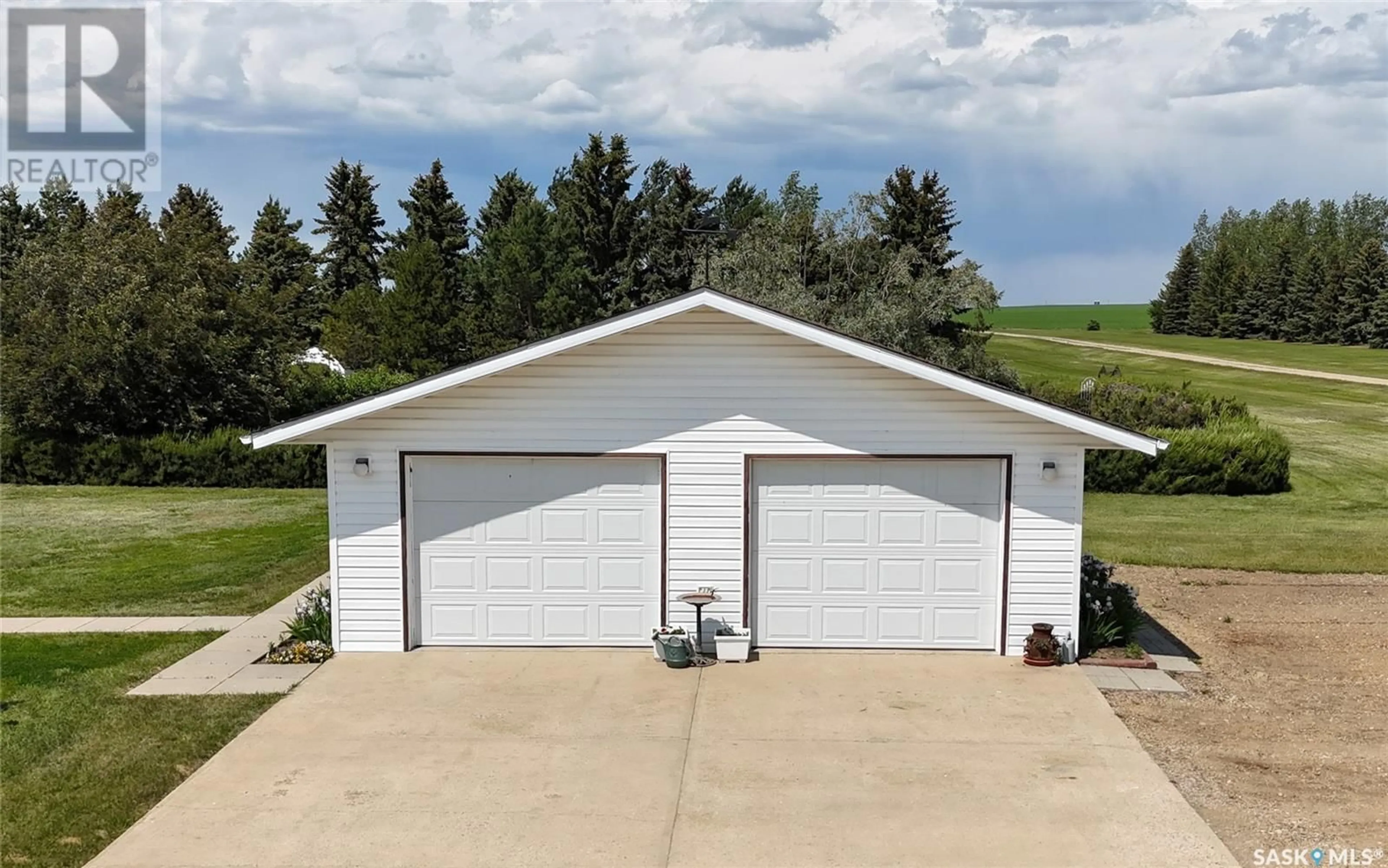 Indoor garage for PENNANT ACREAGE, Riverside Rm No. 168 Saskatchewan S0N1X0