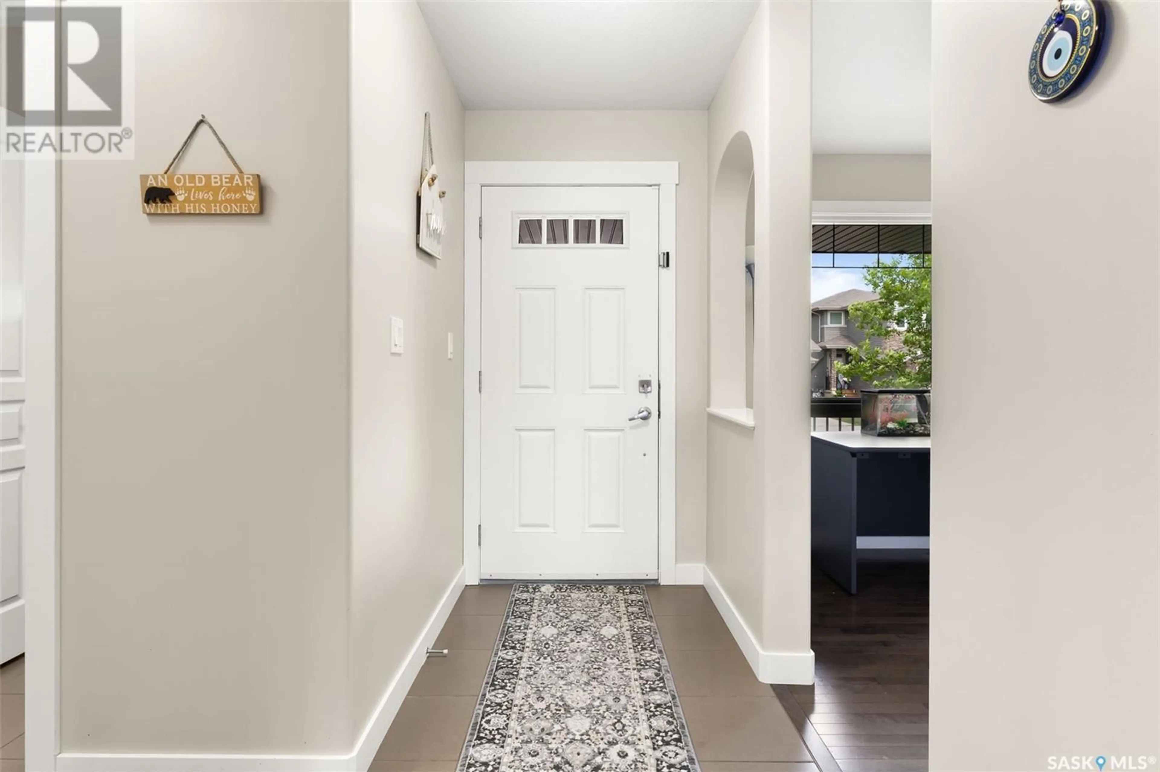 Indoor entryway for 102 POPLAR BLUFF CRESCENT, Regina Saskatchewan S4Y0B5