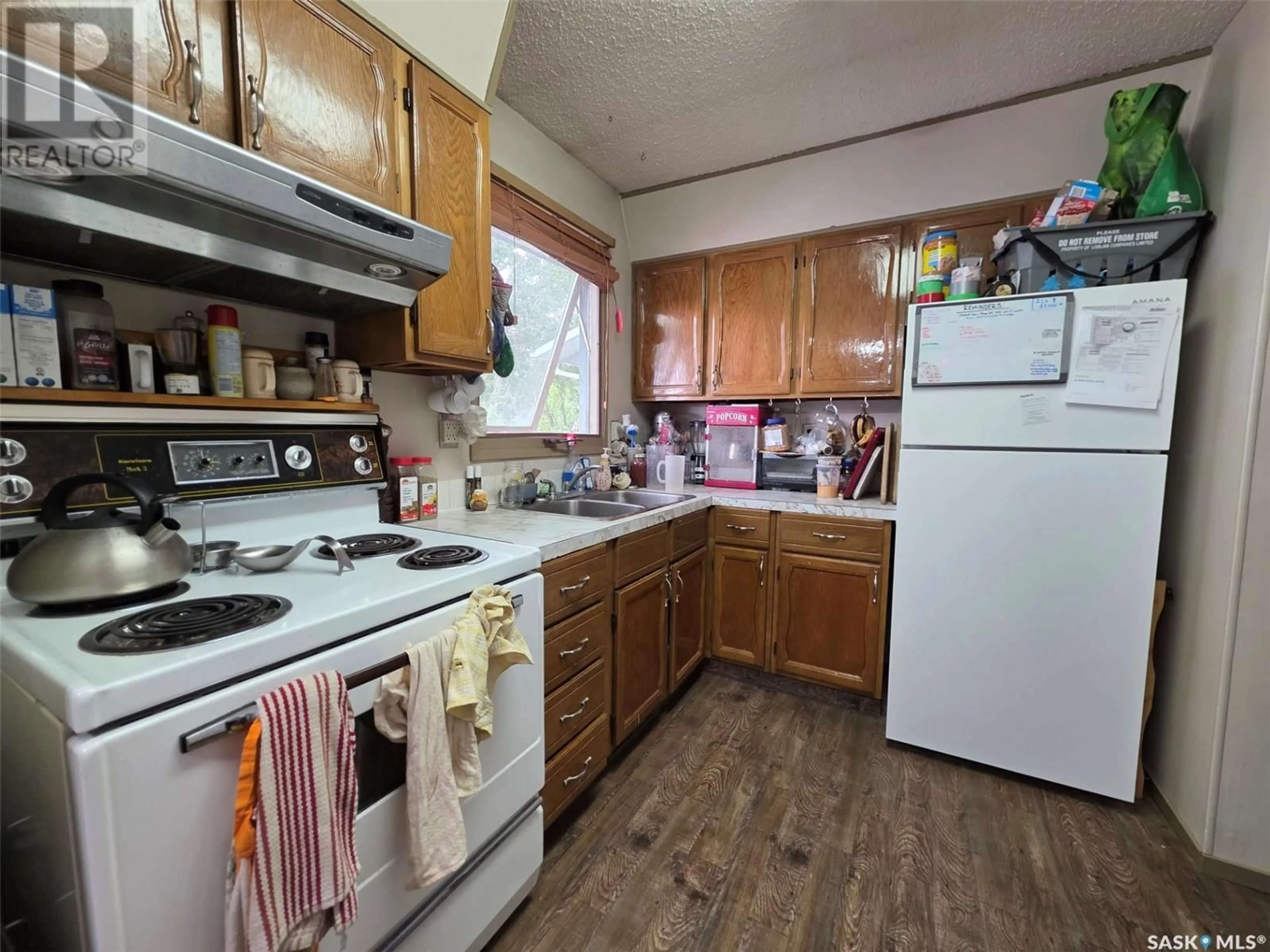 Standard kitchen, unknown for 11 KEELER STREET, Waldeck Saskatchewan S0H2M0