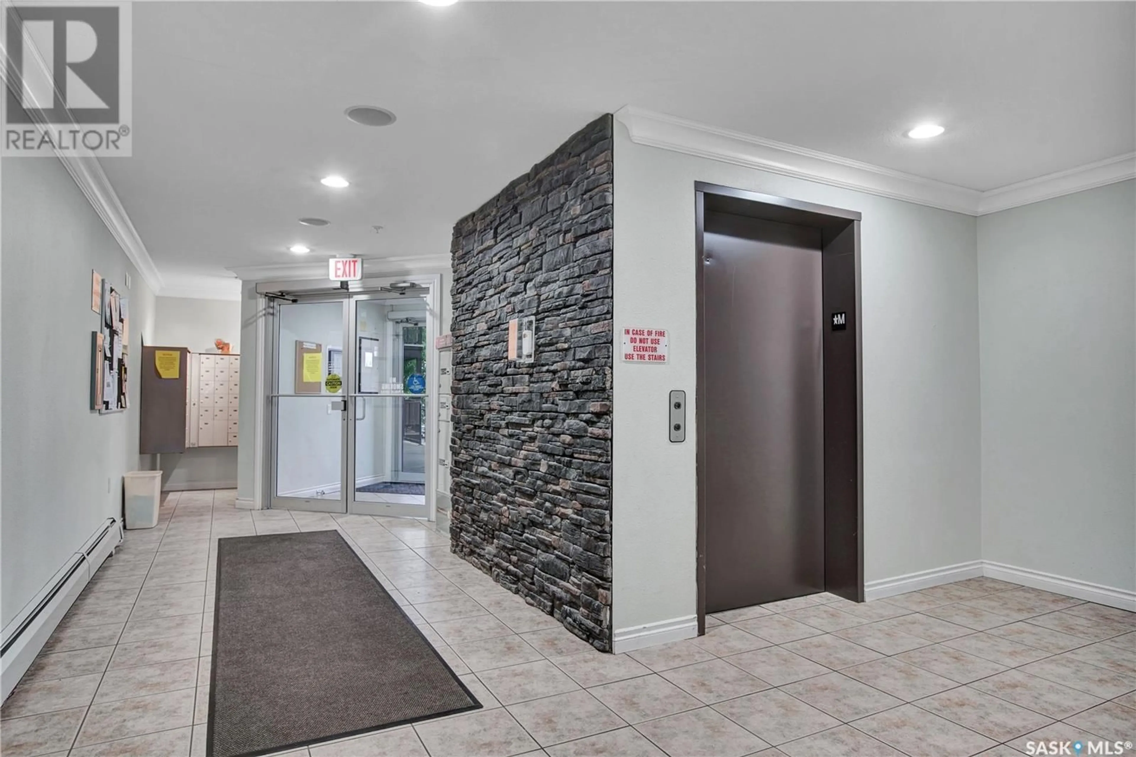 Indoor foyer for 100 - 312 1ST AVENUE, Warman Saskatchewan S0K0A1