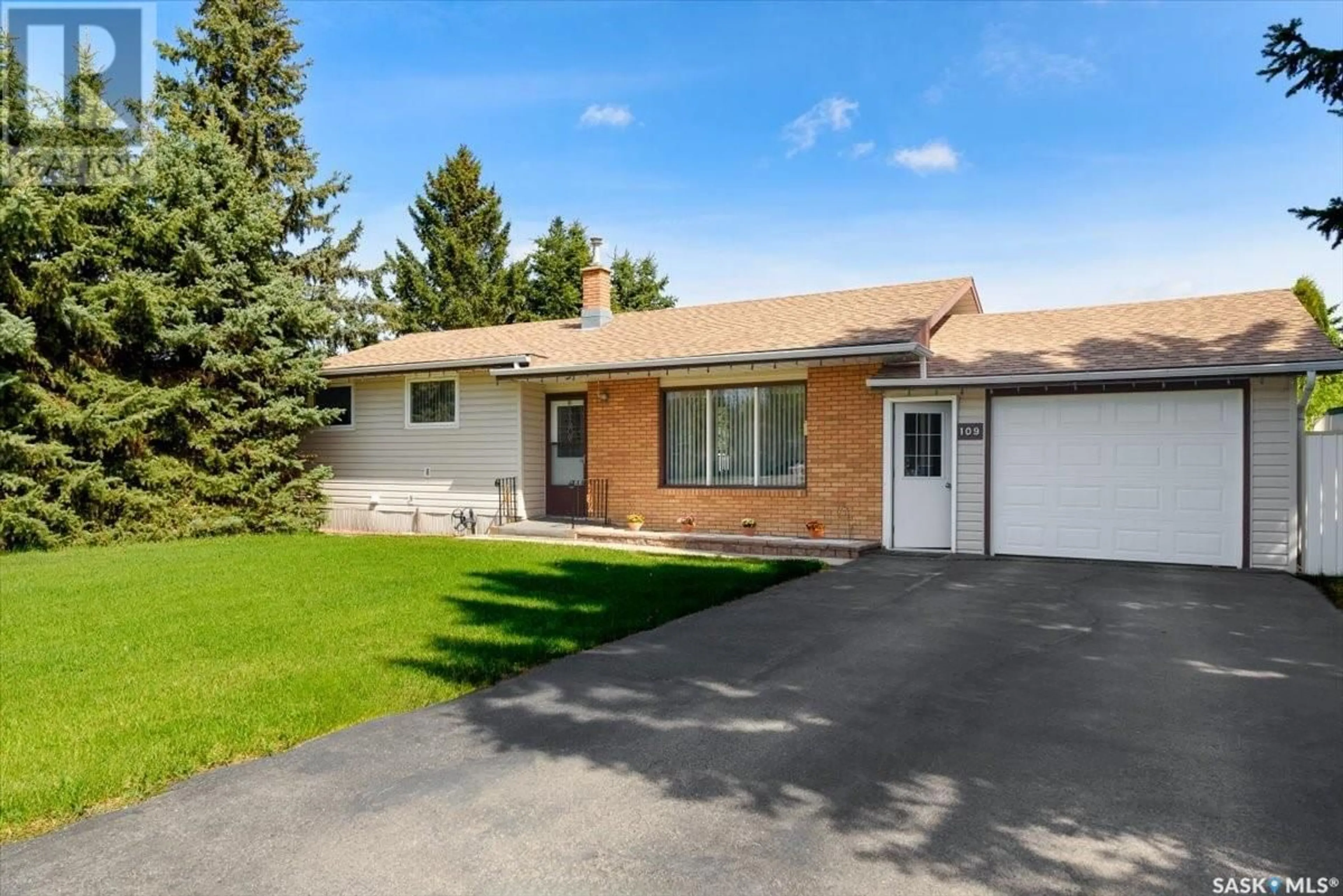 Home with vinyl exterior material, street for 109 CHARLES CRESCENT, Balcarres Saskatchewan S0G0C0