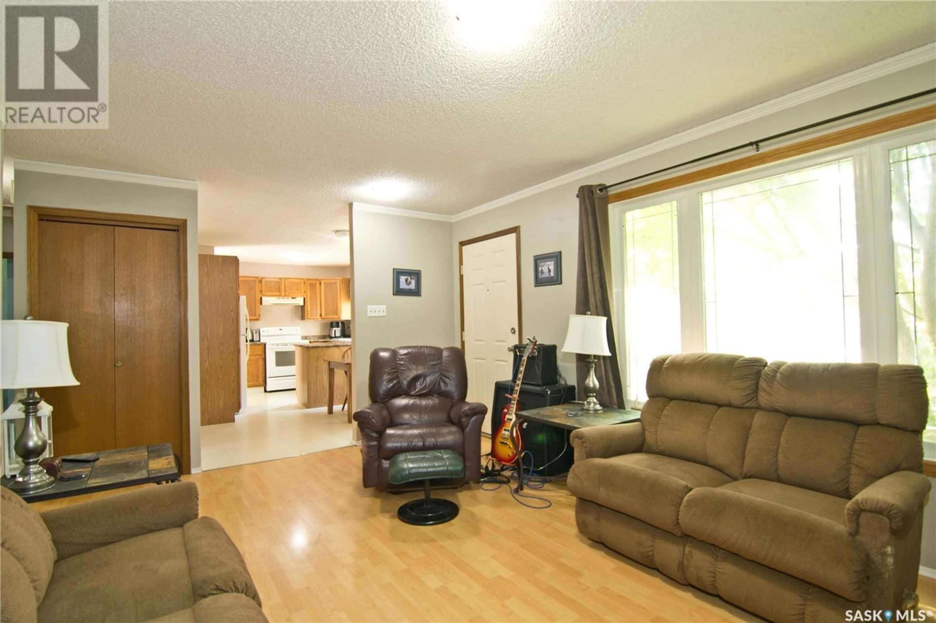 Living room with furniture, wood/laminate floor for 3127 JENKINS DRIVE, Regina Saskatchewan S4S5N6