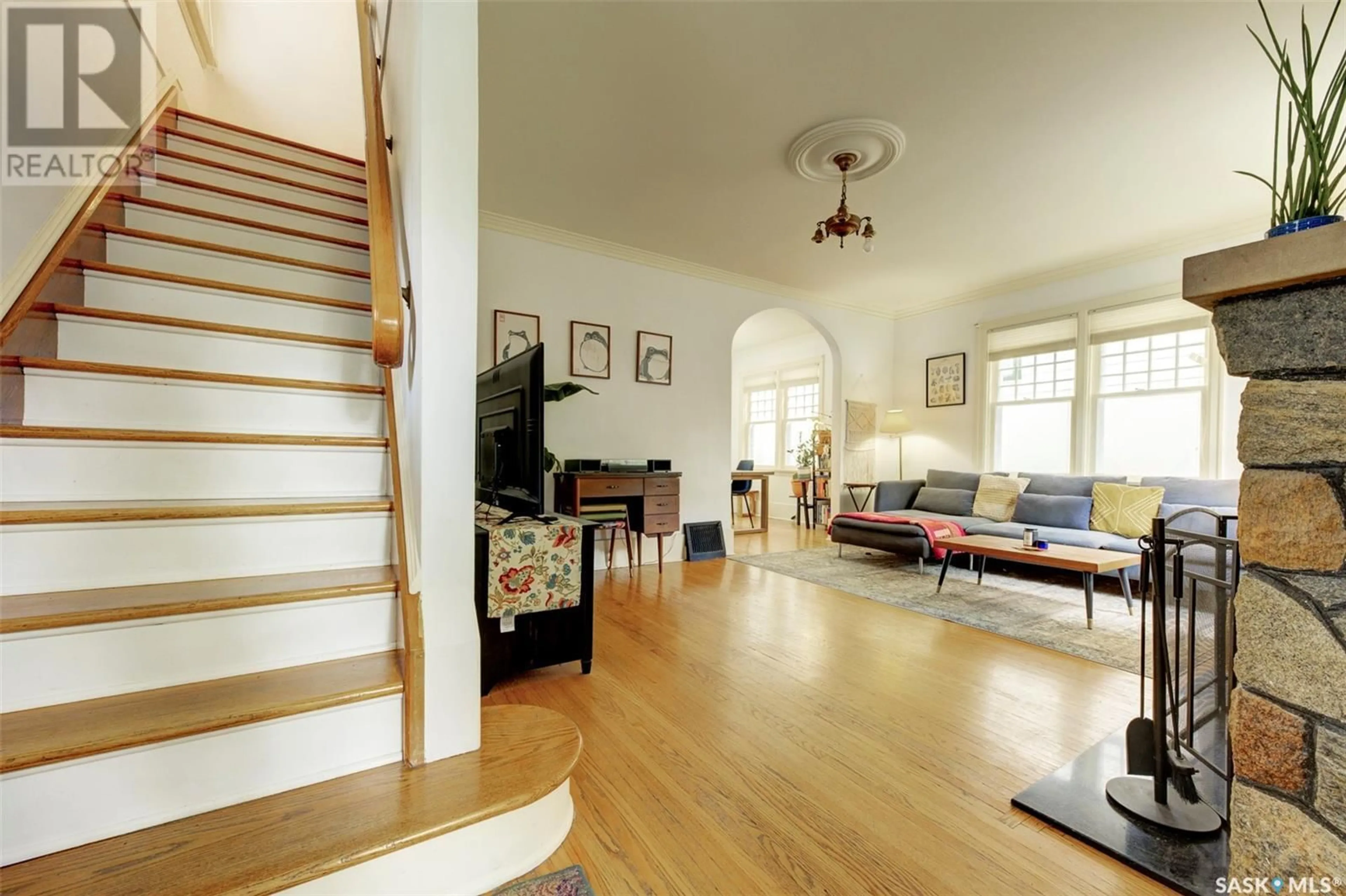 Indoor foyer for 305 MAIN STREET, Saskatoon Saskatchewan S7N0B6