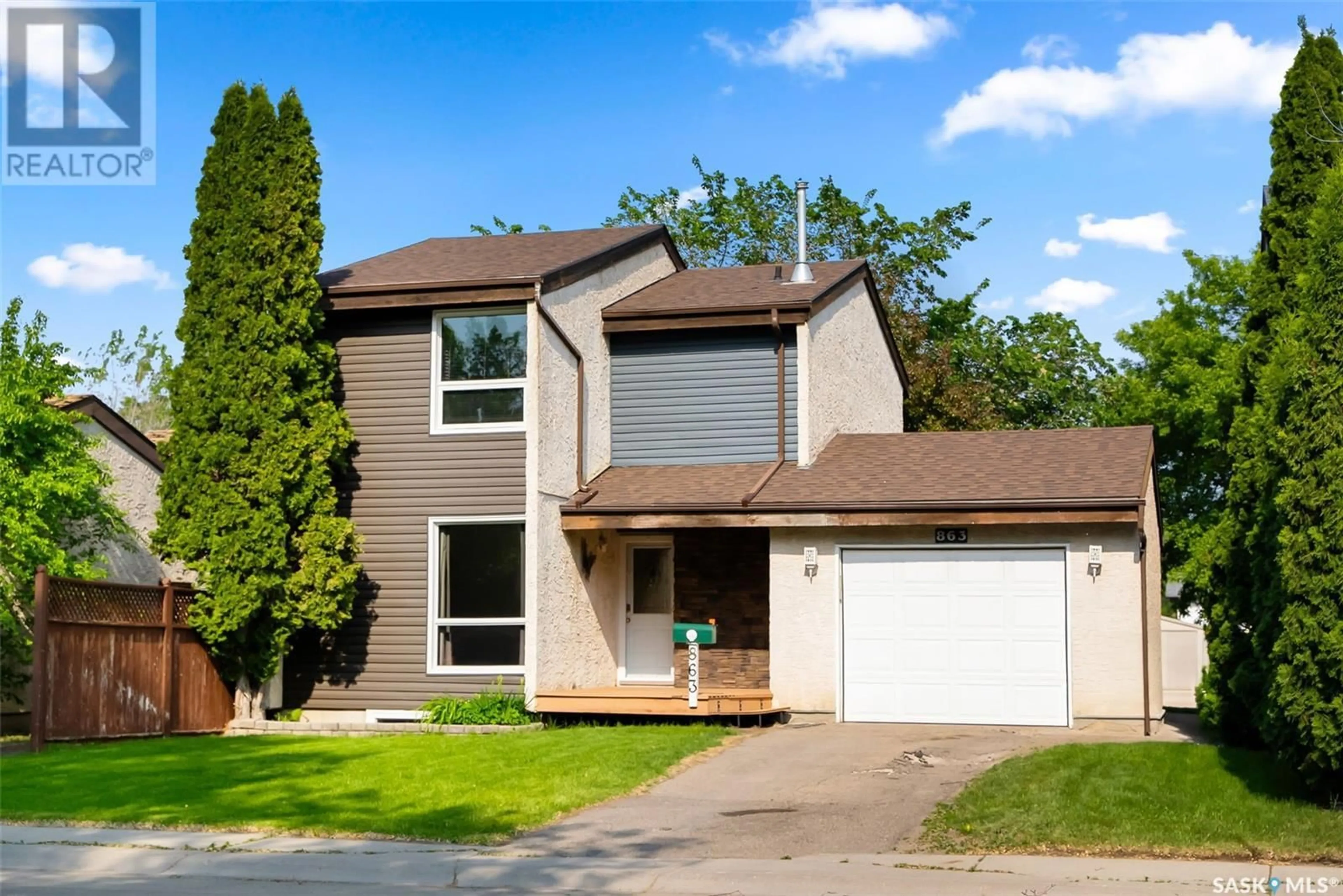 Home with vinyl exterior material, street for 863 ATHLONE DRIVE, Regina Saskatchewan S4X2G7