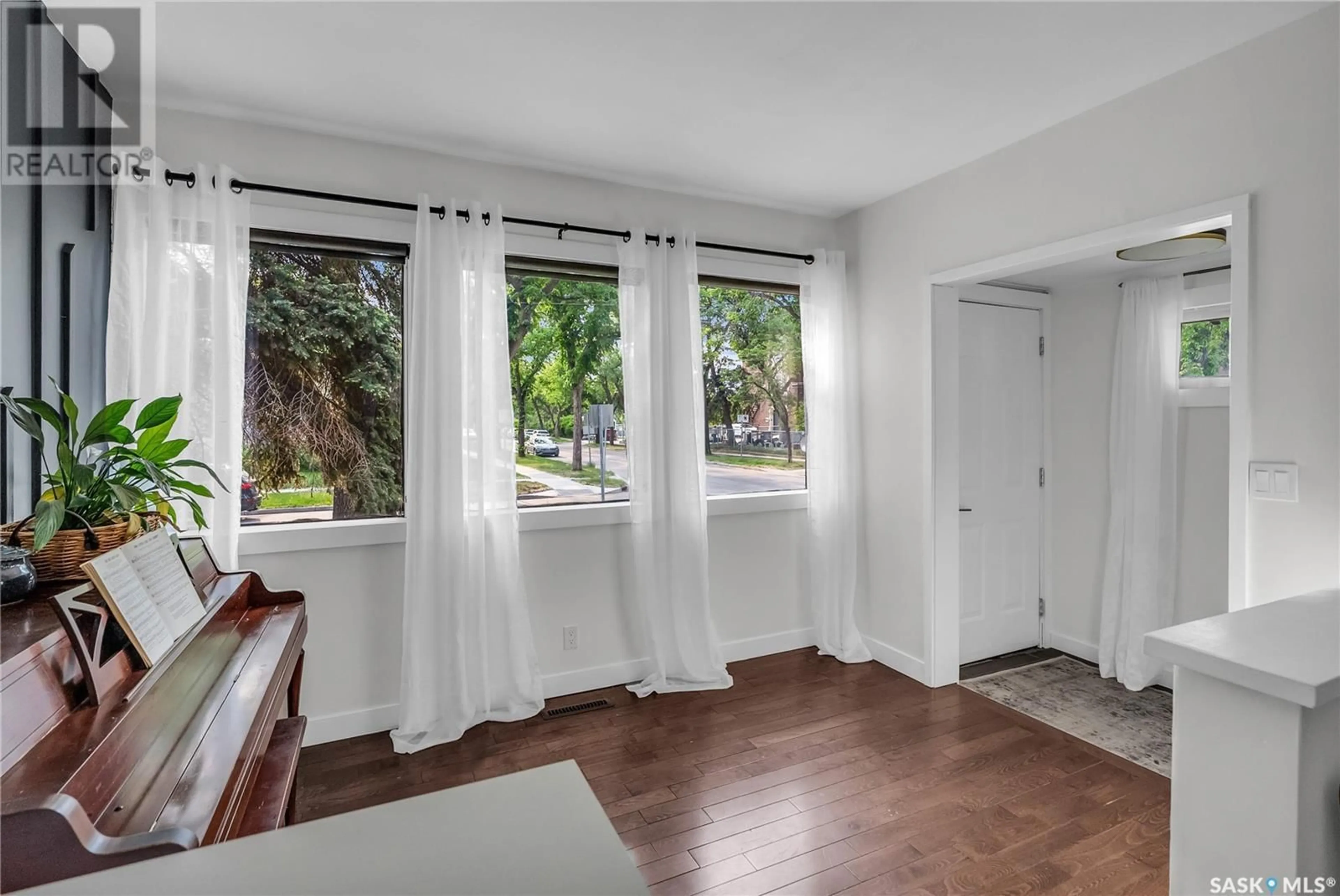 A pic of a room for 901 9TH AVENUE, Saskatoon Saskatchewan S7K2Z3