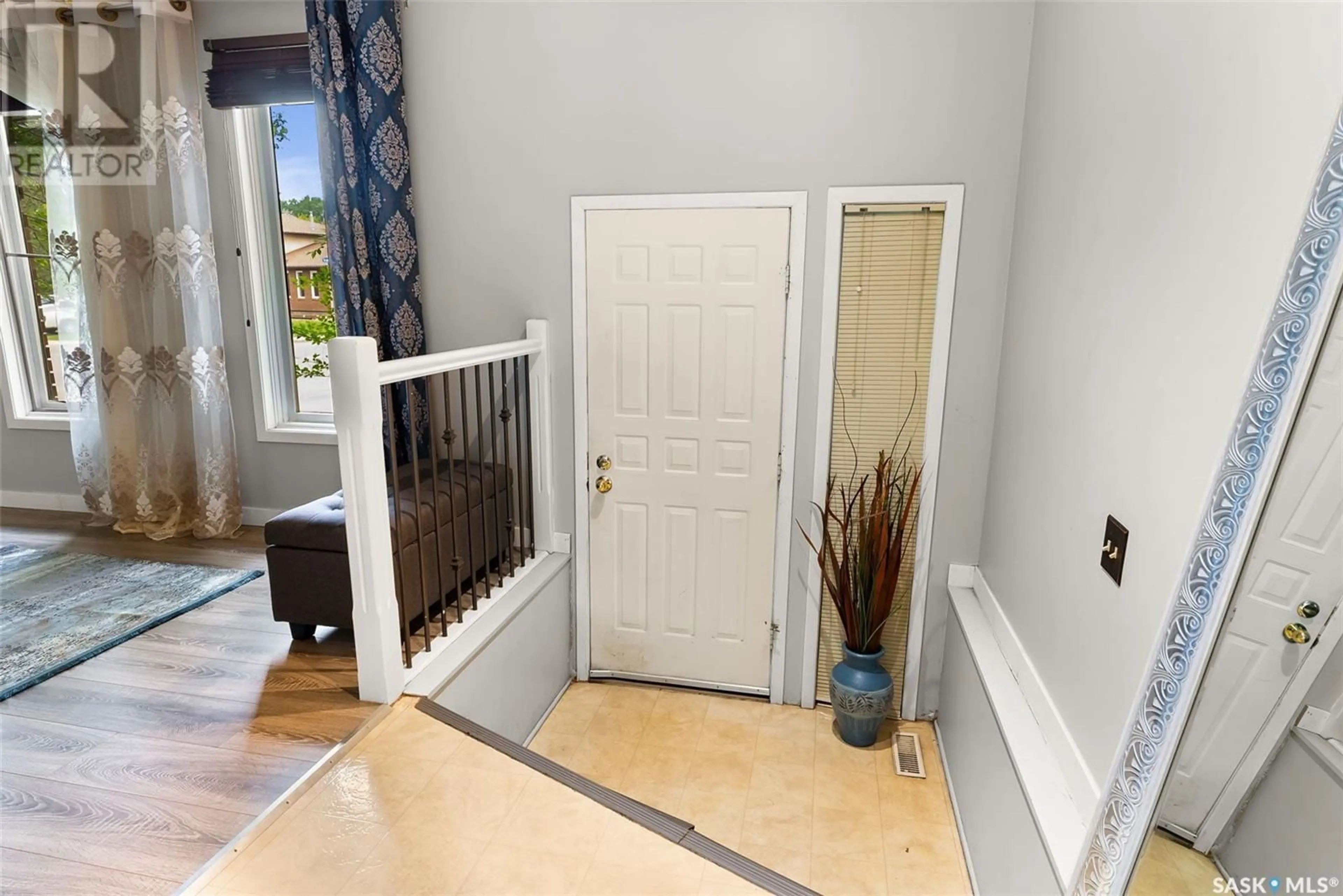 Indoor entryway for 2202 GOLDMAN CRESCENT, Regina Saskatchewan S4V1E4